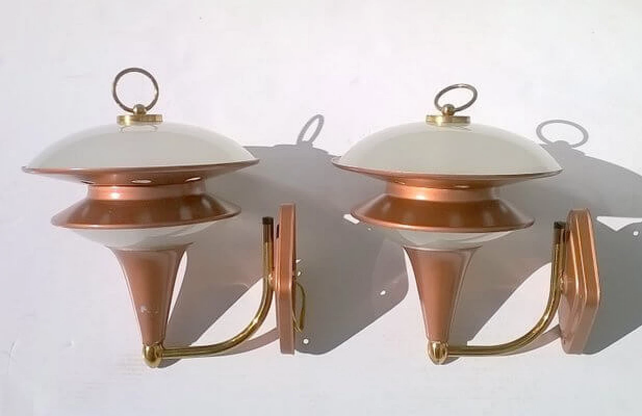 Coppia di applique a due dischi in vetro smerigliato con struttura in metallo, anni '60 1