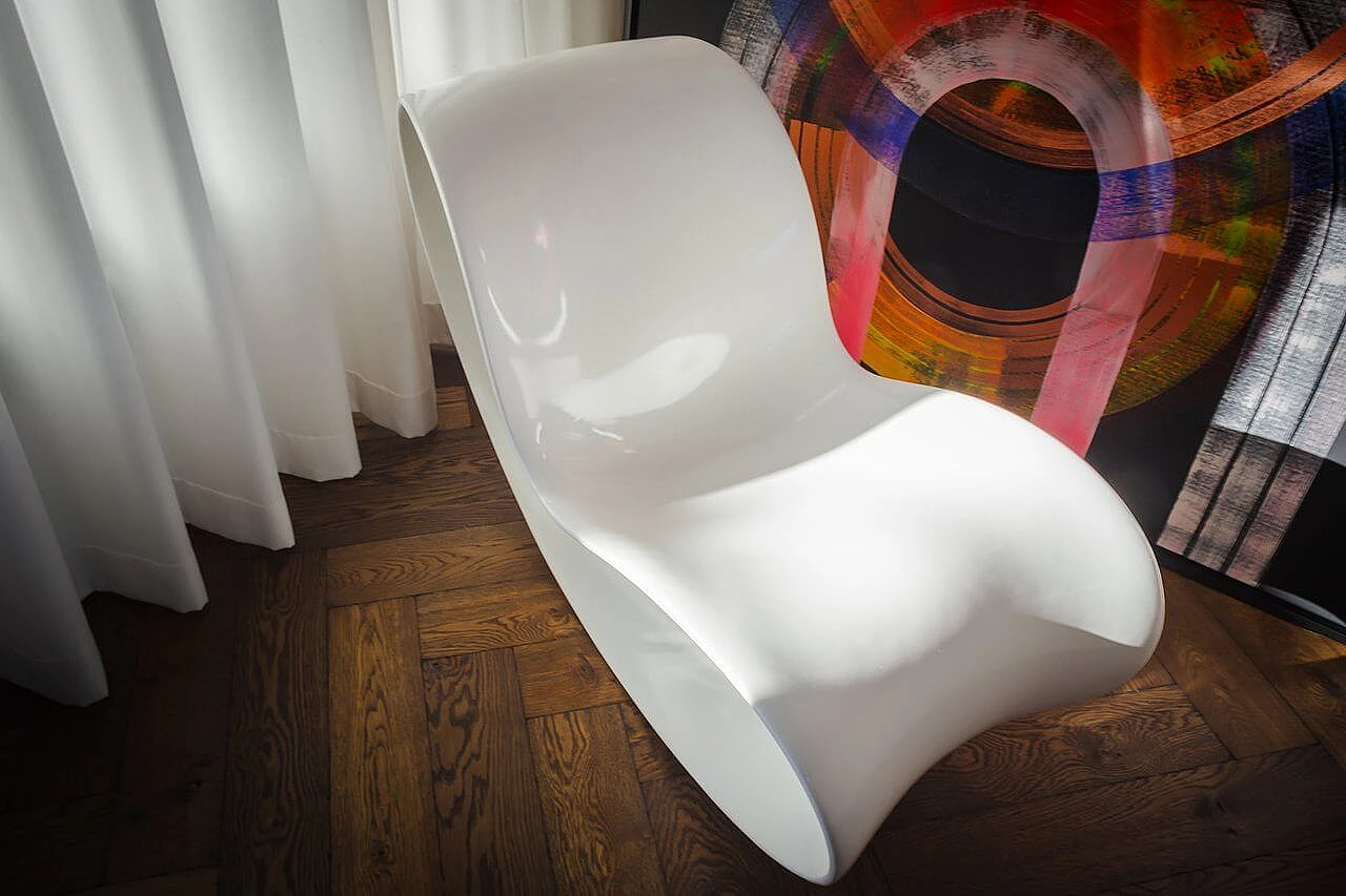 Poltrona Voido bianca di Ron Arad per Magis, 2006 4