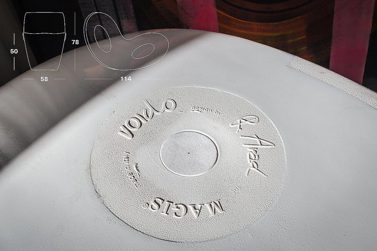 Poltrona Voido bianca di Ron Arad per Magis, 2006 5