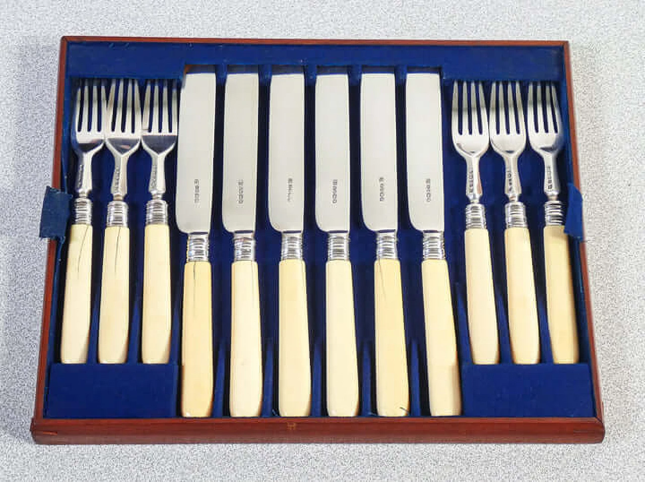 Sterling silver dessert cutlery service by Henry Wilkinson with case, 1872 4