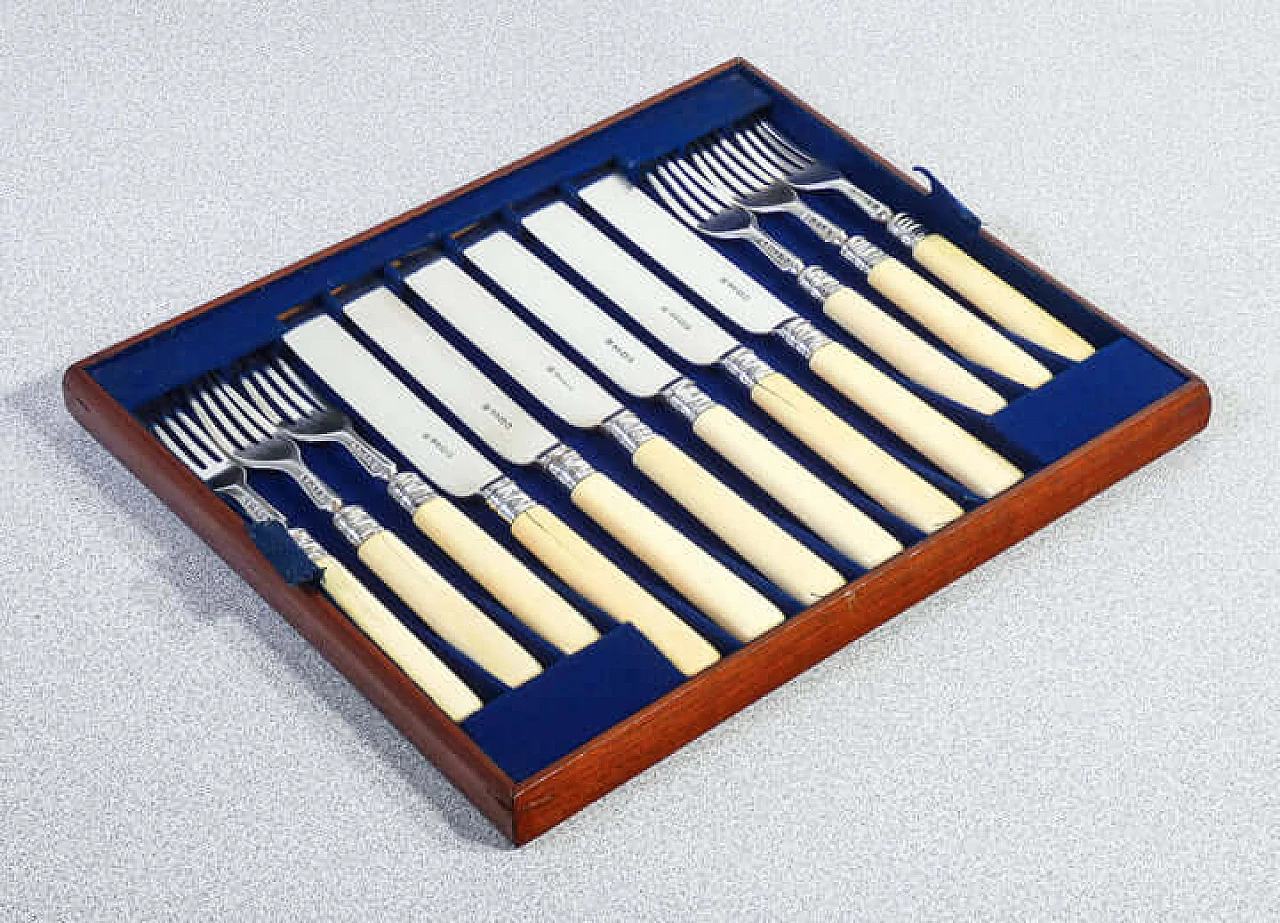 Sterling silver dessert cutlery service by Henry Wilkinson with case, 1872 5