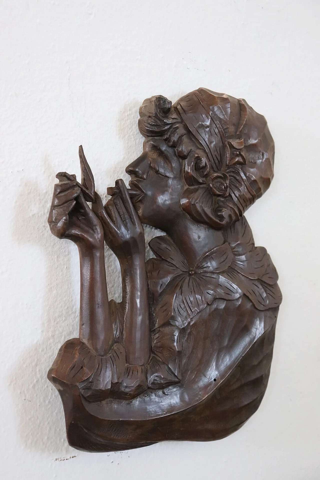 Art Nouveau walnut woman with cigarette bas-relief, early 20th century 3