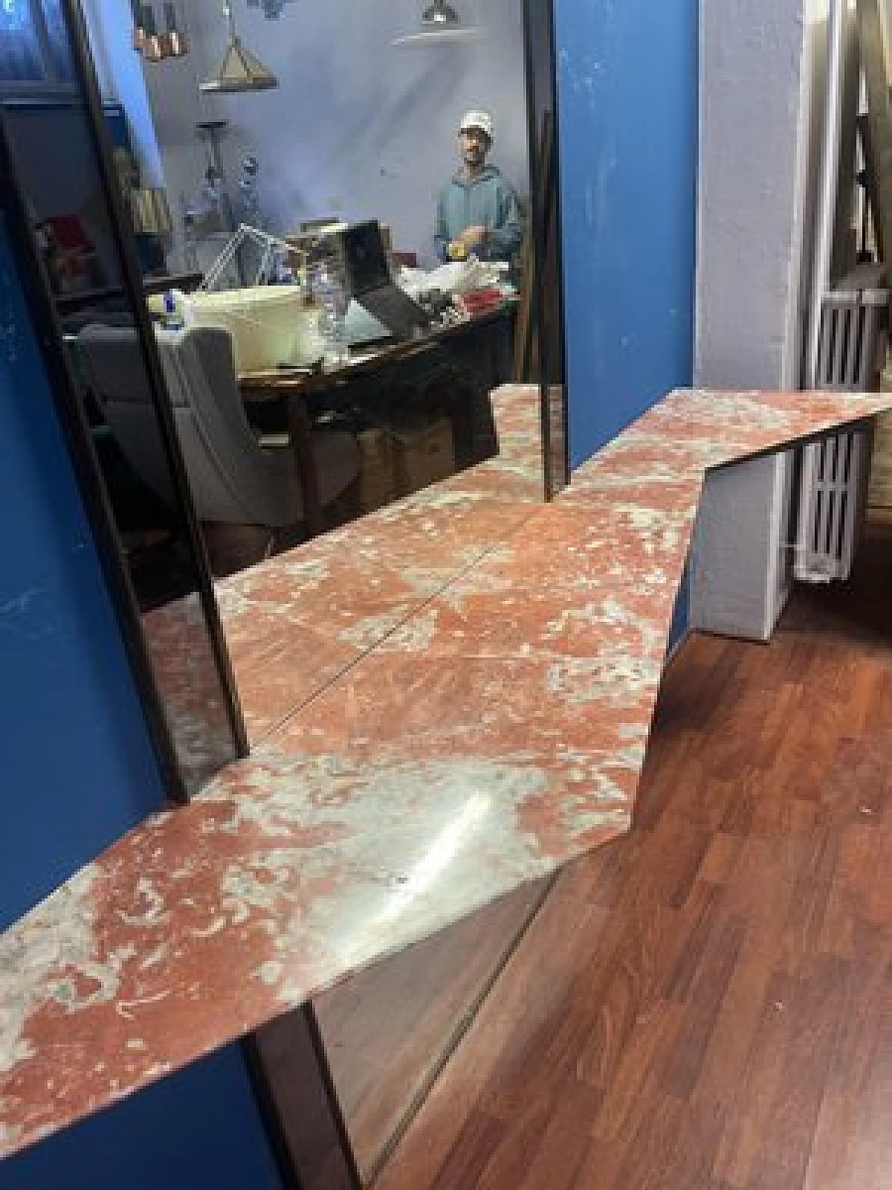 Specchio con consolle in marmo rosso, anni '60 9