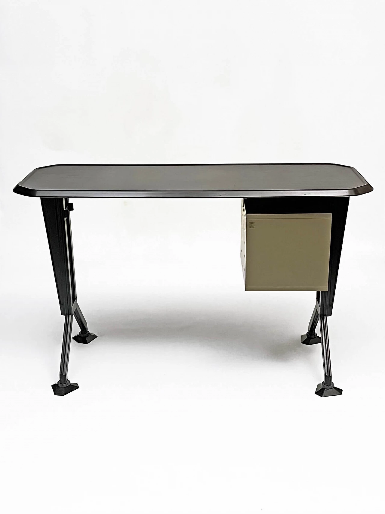 Arco desk by Studio BBPR for Olivetti, 1963 6