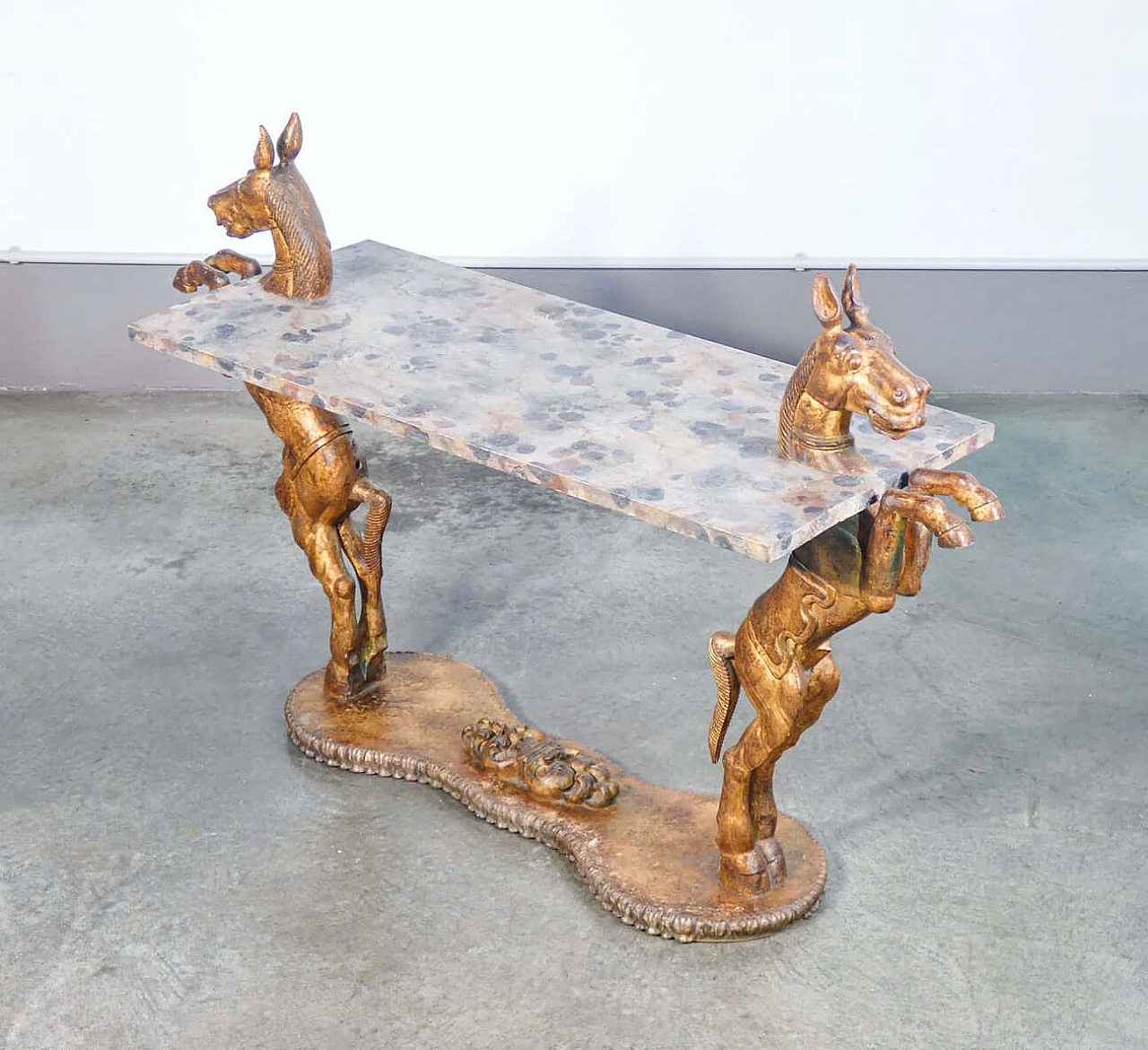 Consolle in legno dipinto con sculture di cavalli rampanti, fine '800 3