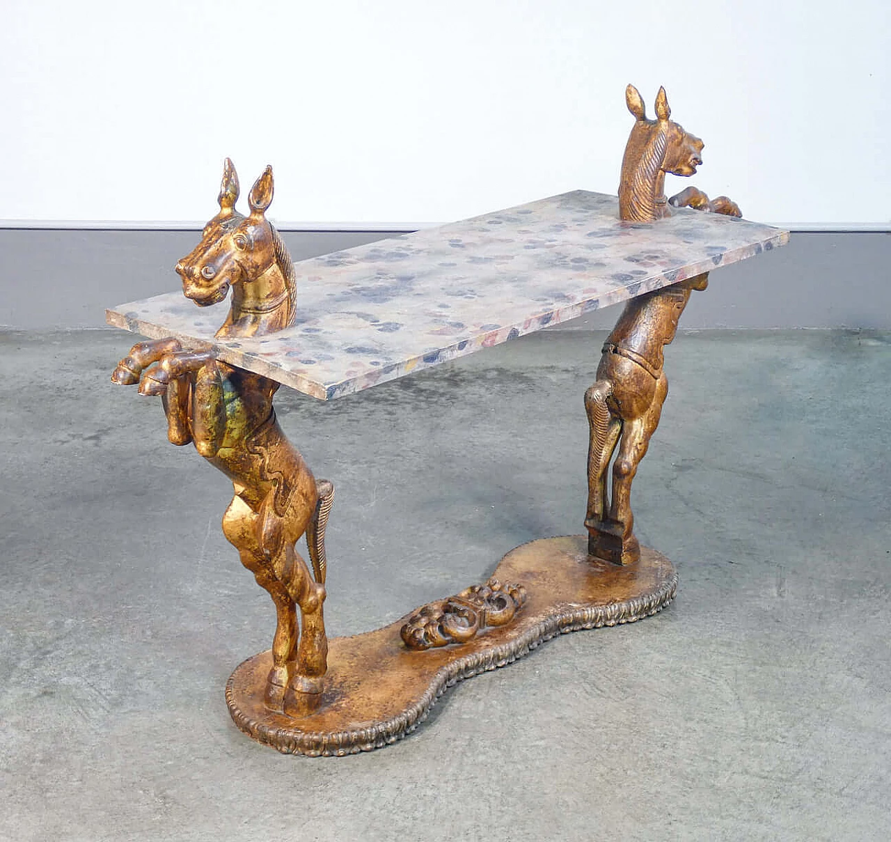 Consolle in legno dipinto con sculture di cavalli rampanti, fine '800 5