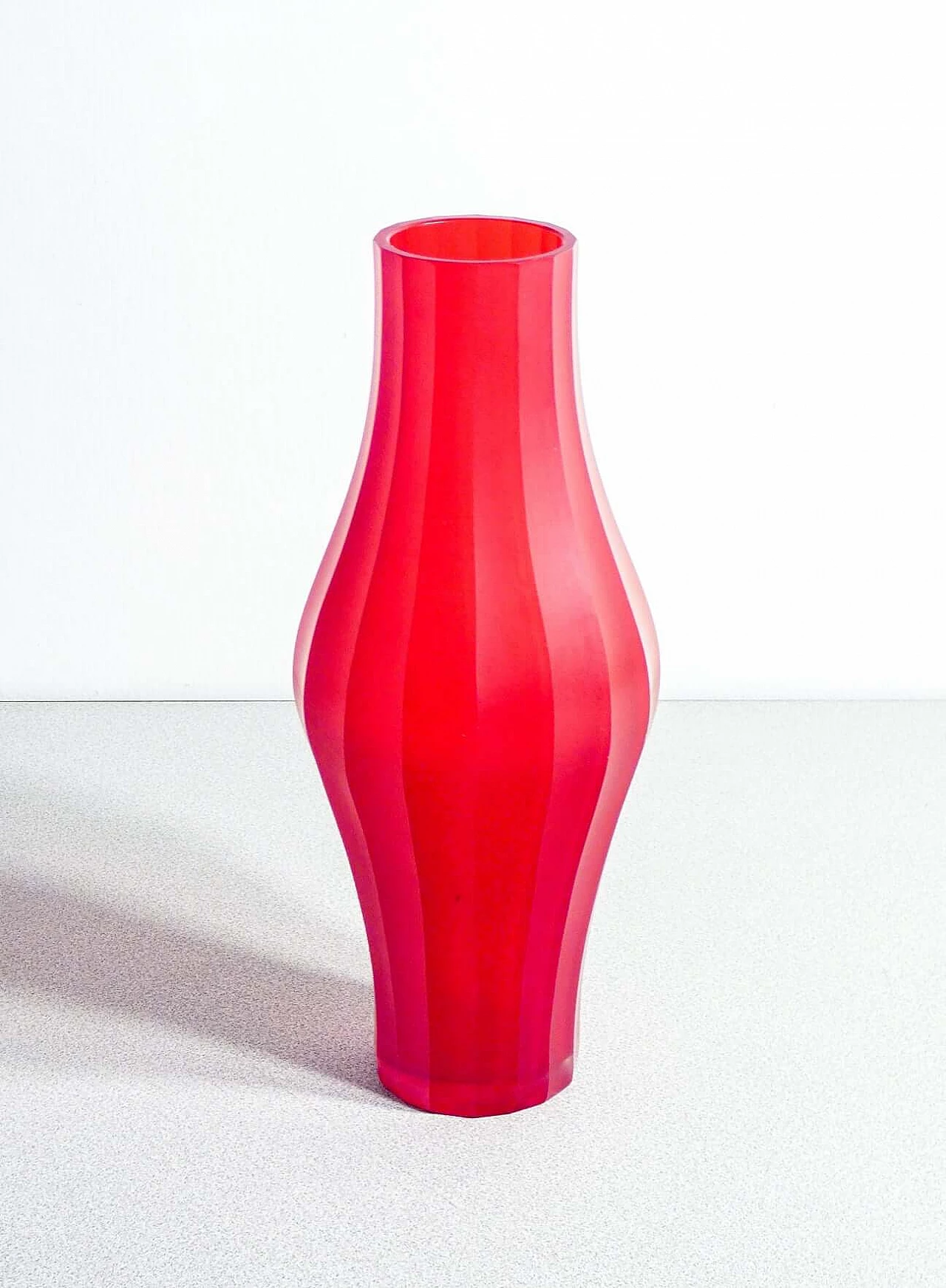 Vaso in vetro soffiato rosso di Murano, anni '80 1
