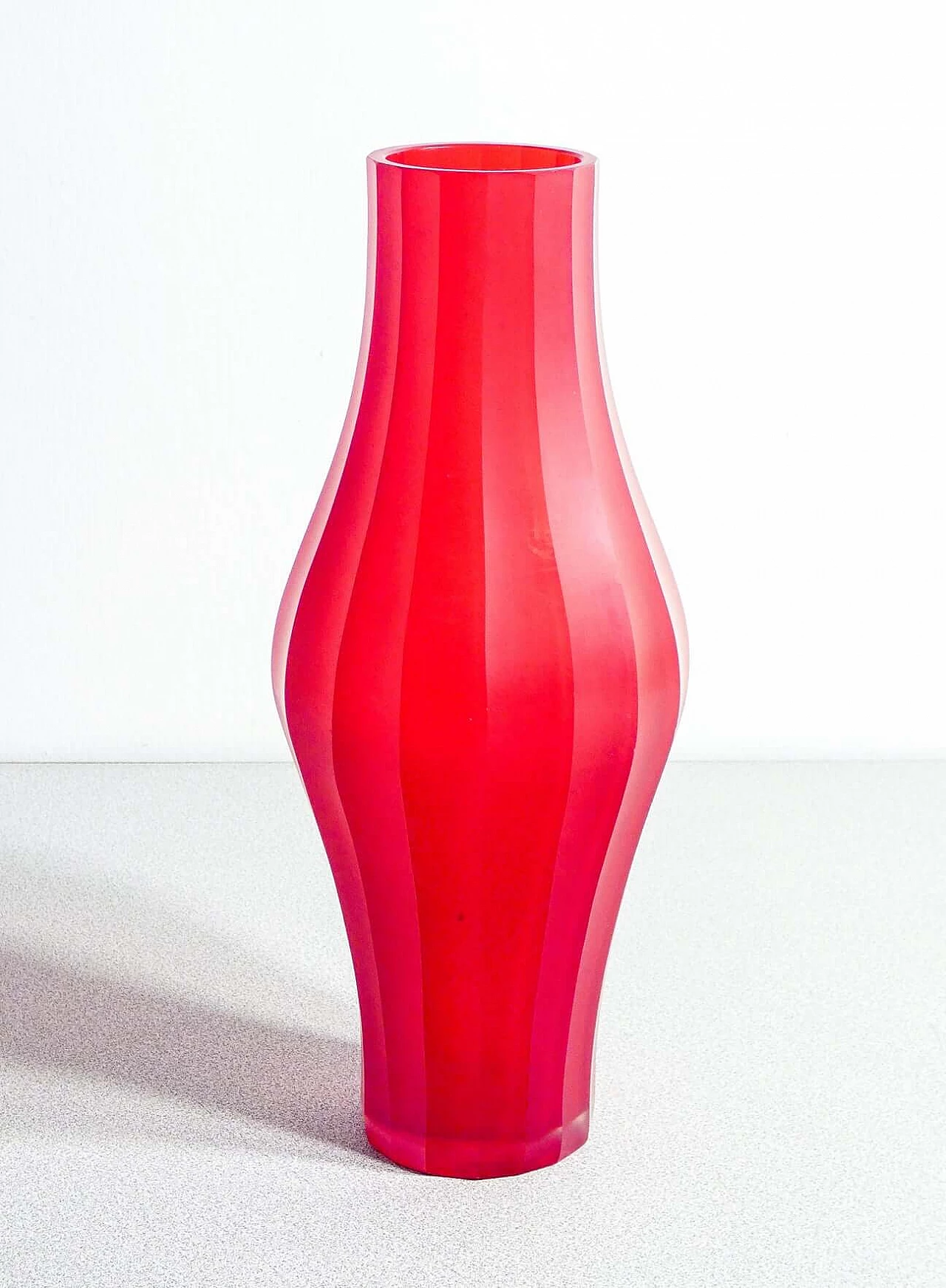 Vaso in vetro soffiato rosso di Murano, anni '80 2