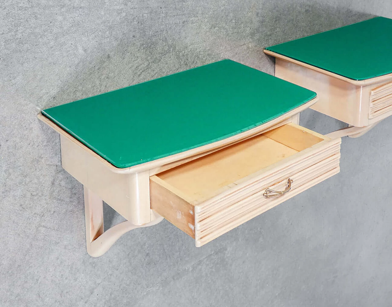 Coppia di comodini a mensola con cassettino nello stile di V. Valabrega, anni '40 9