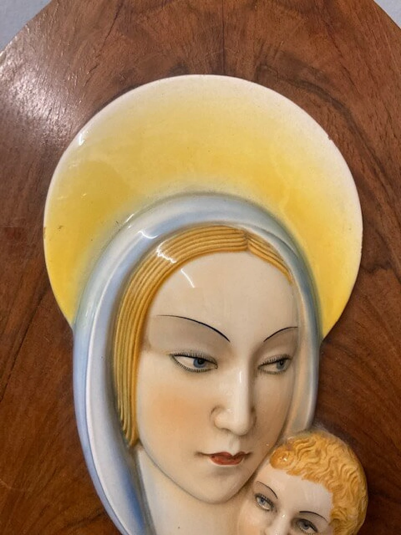 Polychrome majolica plaque depicting Madonna and Child, 1940s 4