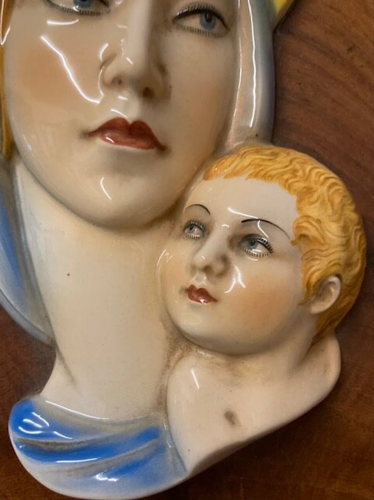 Polychrome majolica plaque depicting Madonna and Child, 1940s 7