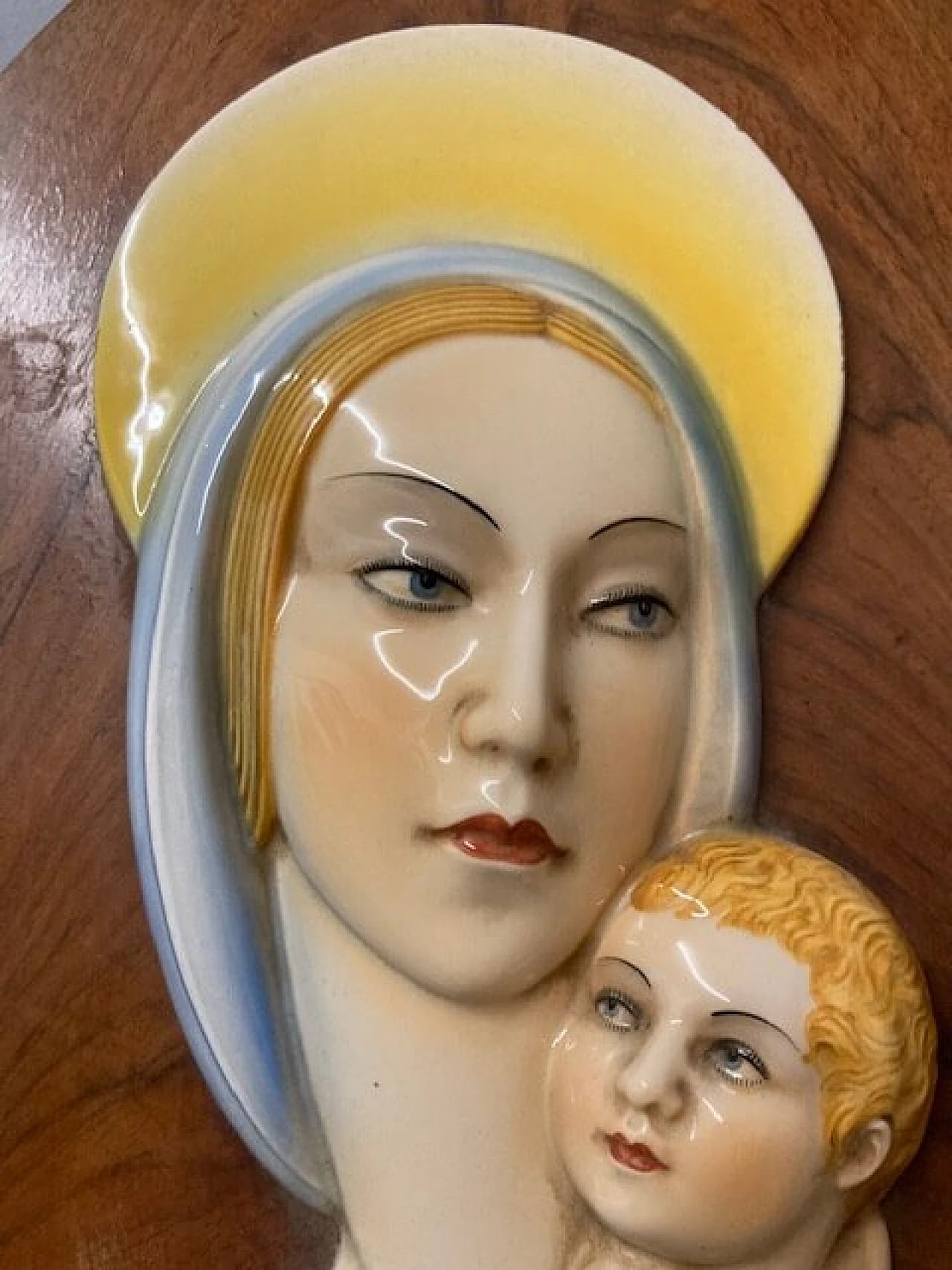 Placca in maiolica policroma raffigurante Madonna e bambino, anni '40 8