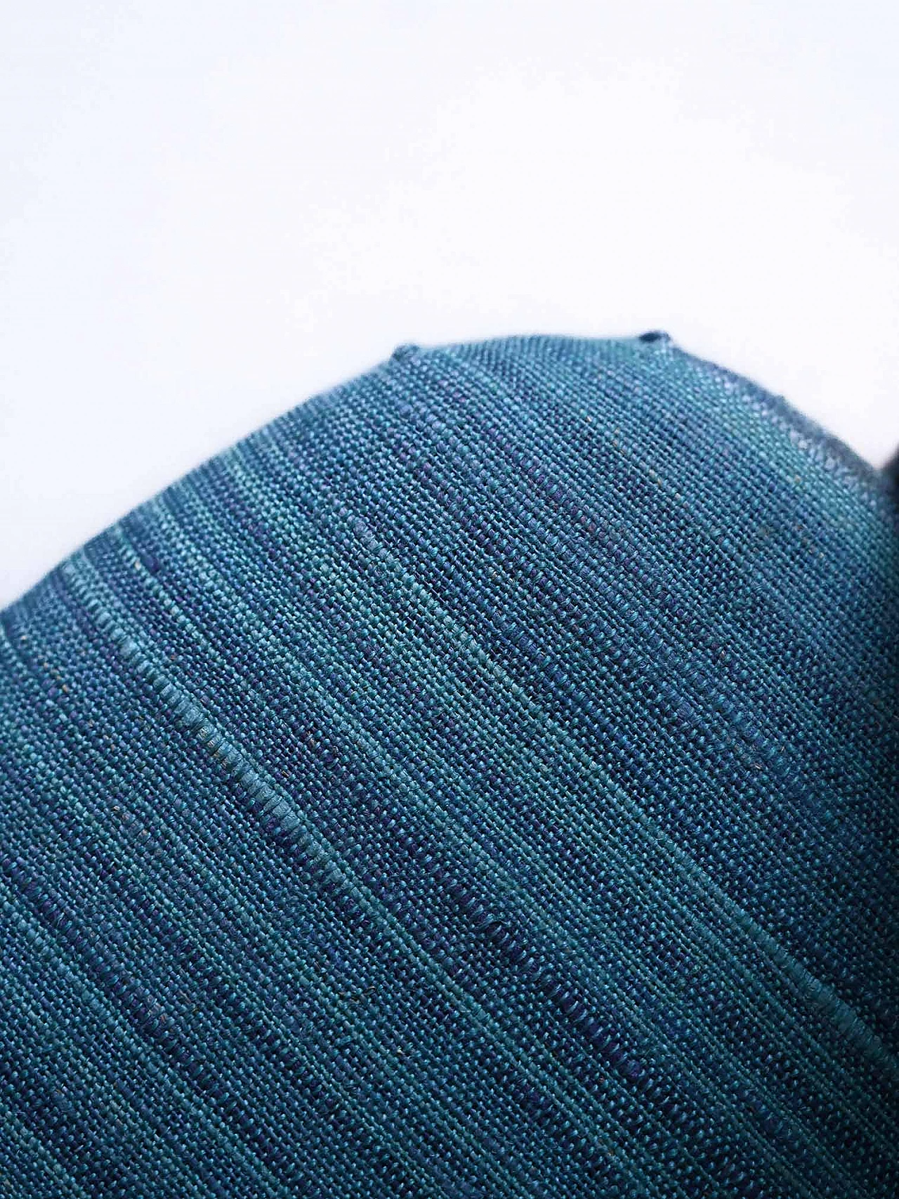 Poltrona scandinava in tessuto blu, anni '60 9