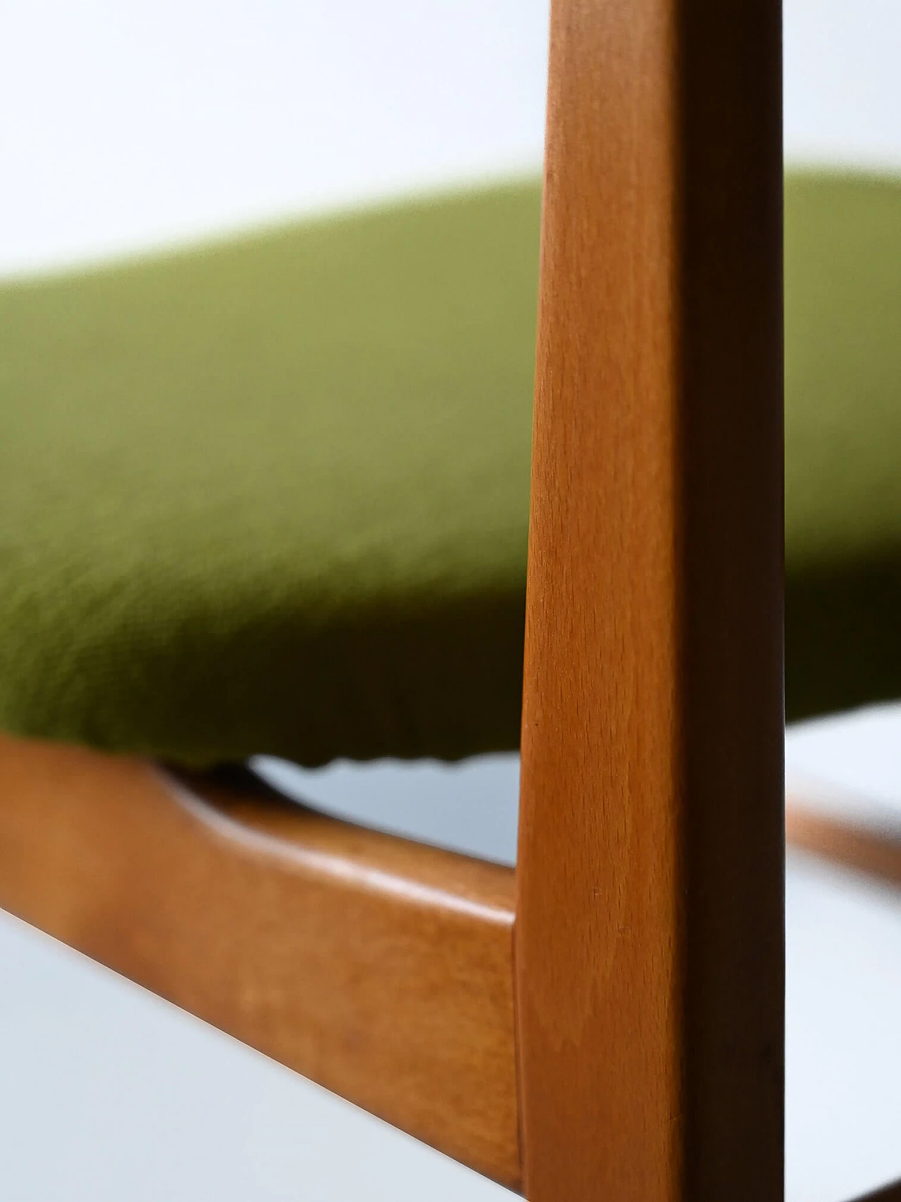 Sedia danese in teak e tessuto verde, anni '60 9