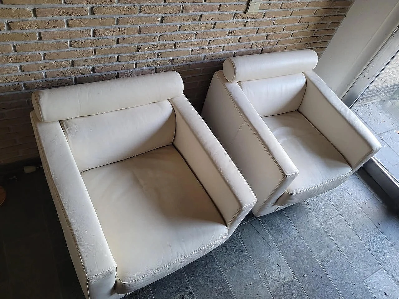 Coppia di poltrone Modern 75 in pelle bianca di Natuzzi, anni 2000 2