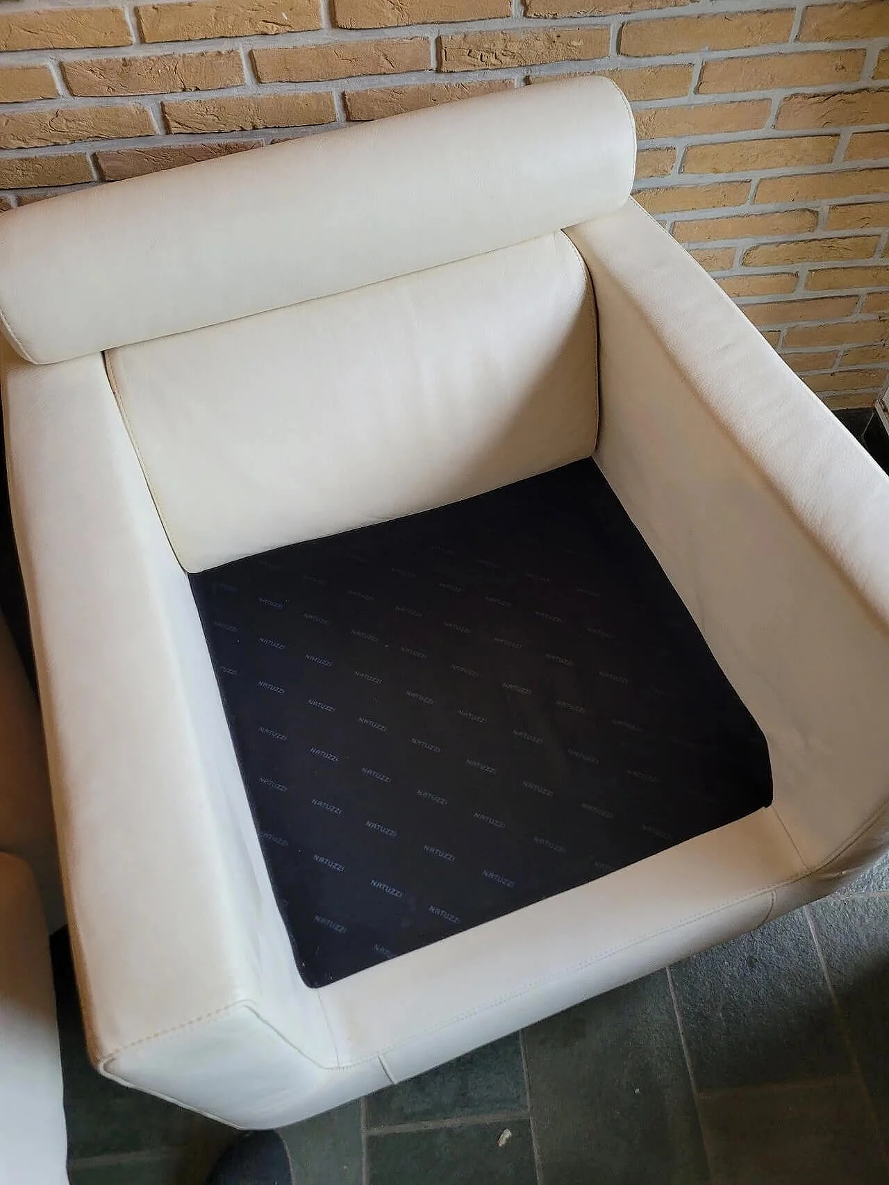 Coppia di poltrone Modern 75 in pelle bianca di Natuzzi, anni 2000 6