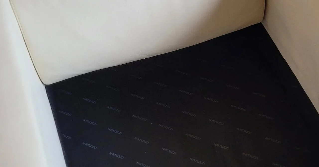 Coppia di poltrone Modern 75 in pelle bianca di Natuzzi, anni 2000 7