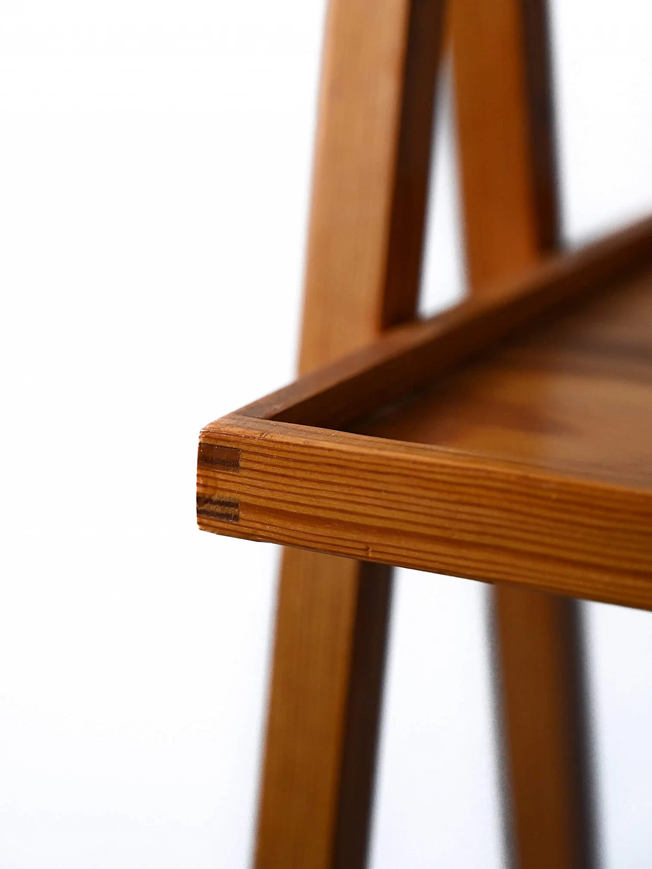 Coppia di tavolini richiudibili con due ripiani, anni '60 6