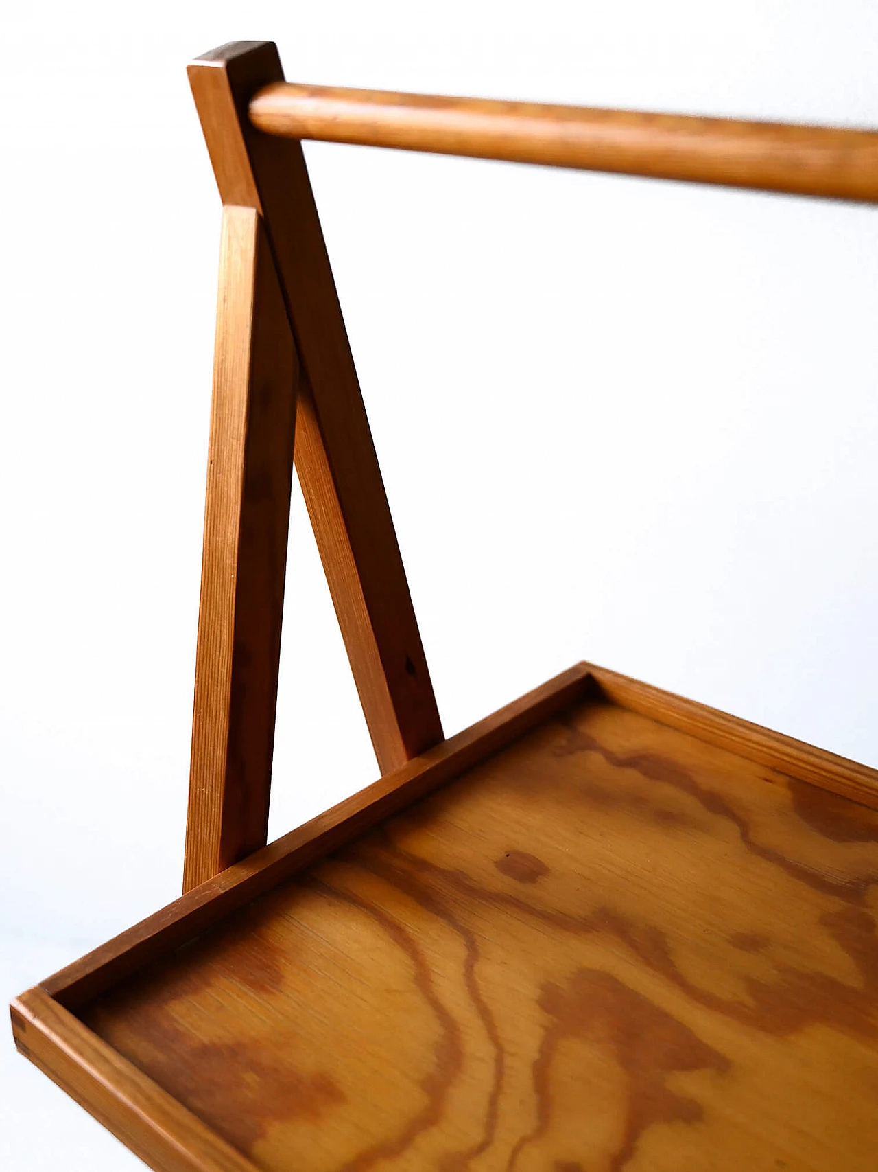 Coppia di tavolini richiudibili con due ripiani, anni '60 9