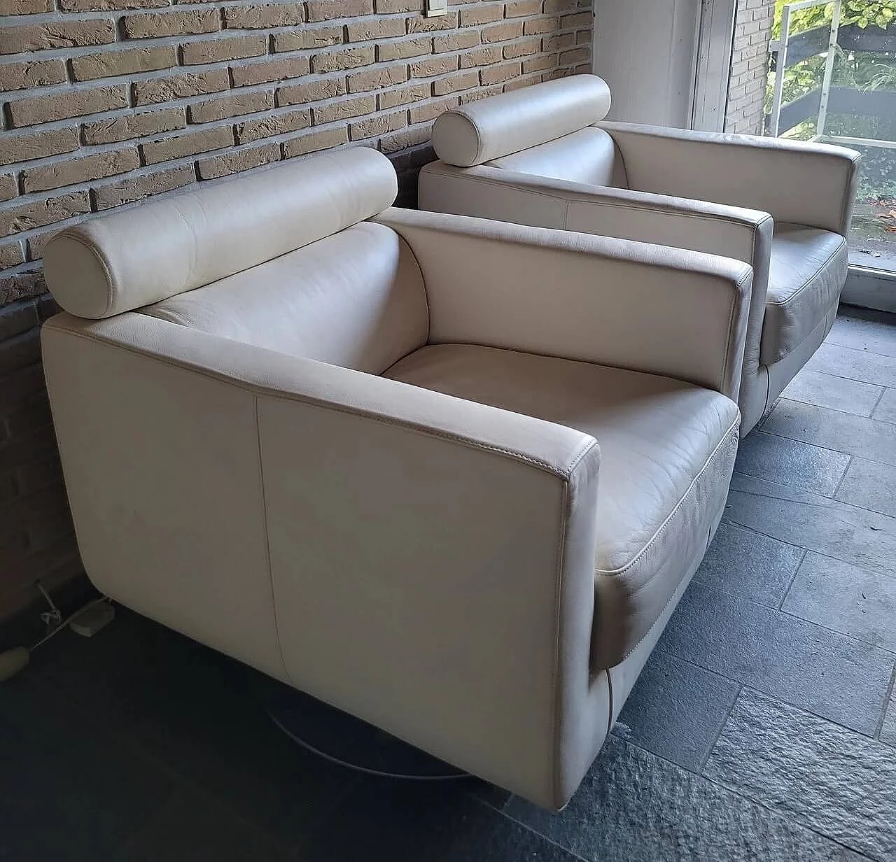 Coppia di poltrone Modern 75 in pelle bianca di Natuzzi, anni 2000 8