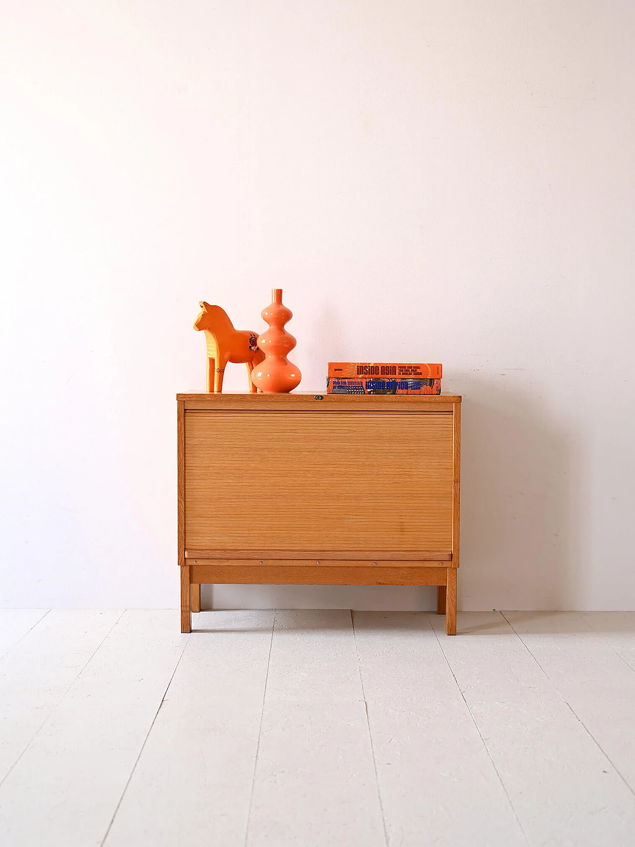 Mobiletto in rovere con serrandina, anni '60 1