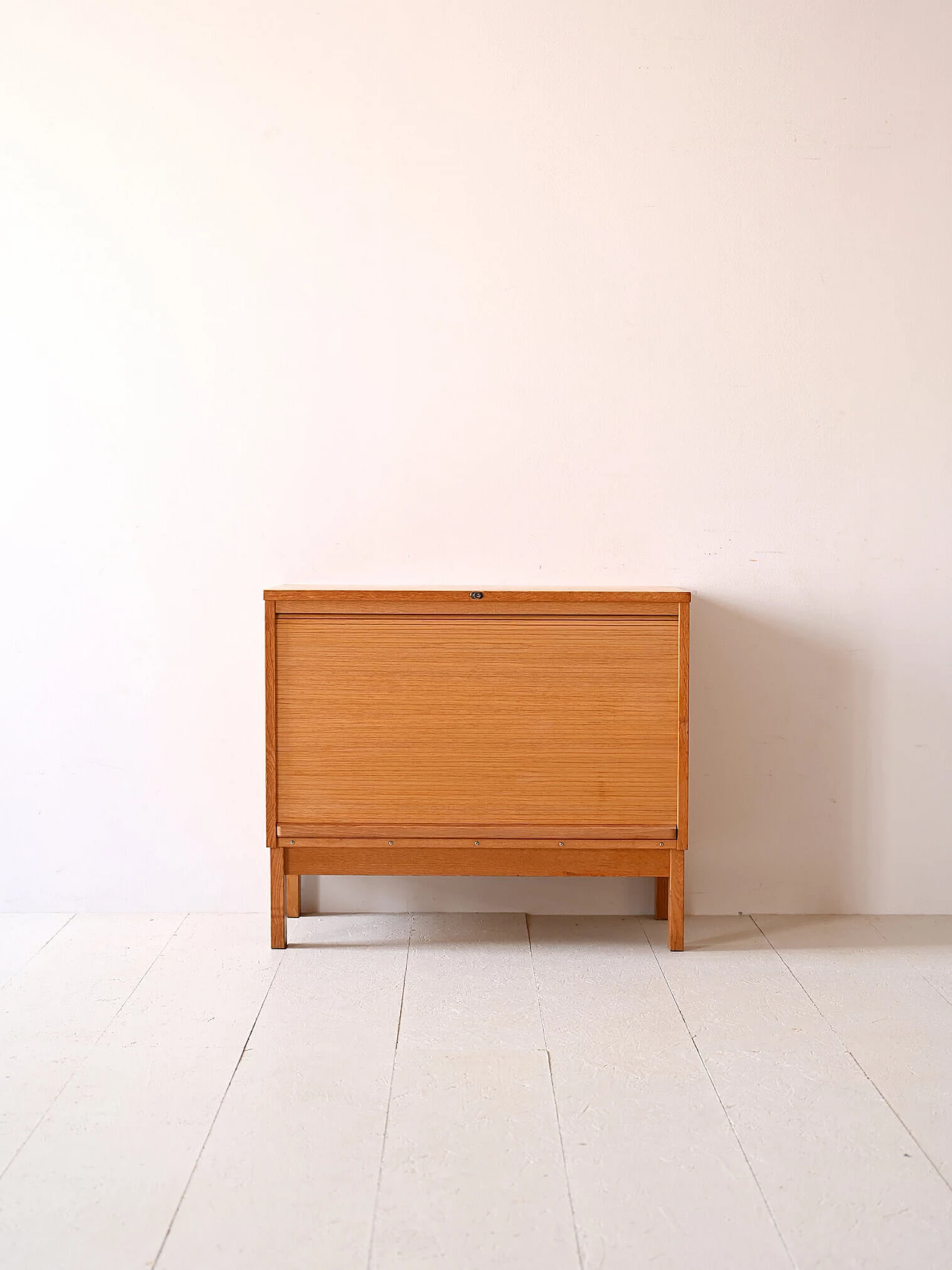 Mobiletto in rovere con serrandina, anni '60 2