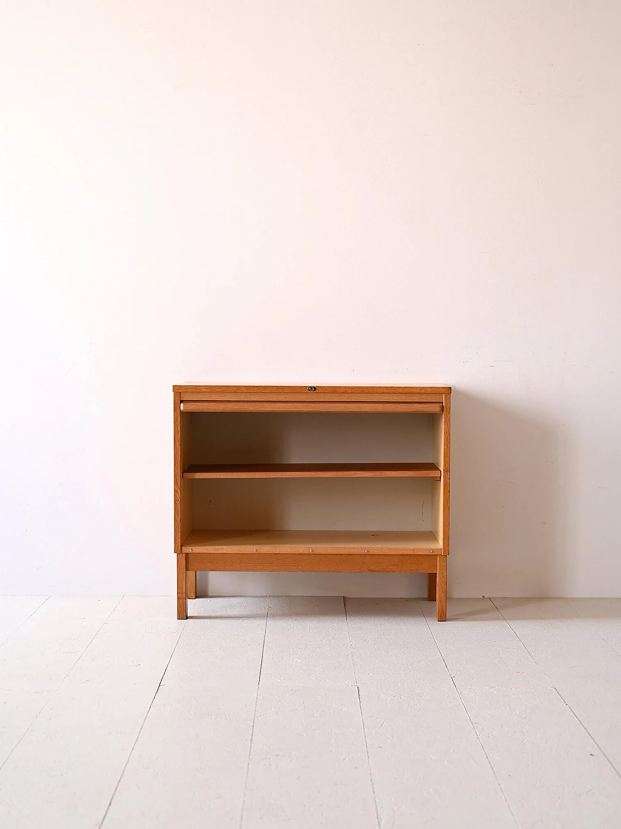 Mobiletto in rovere con serrandina, anni '60 3