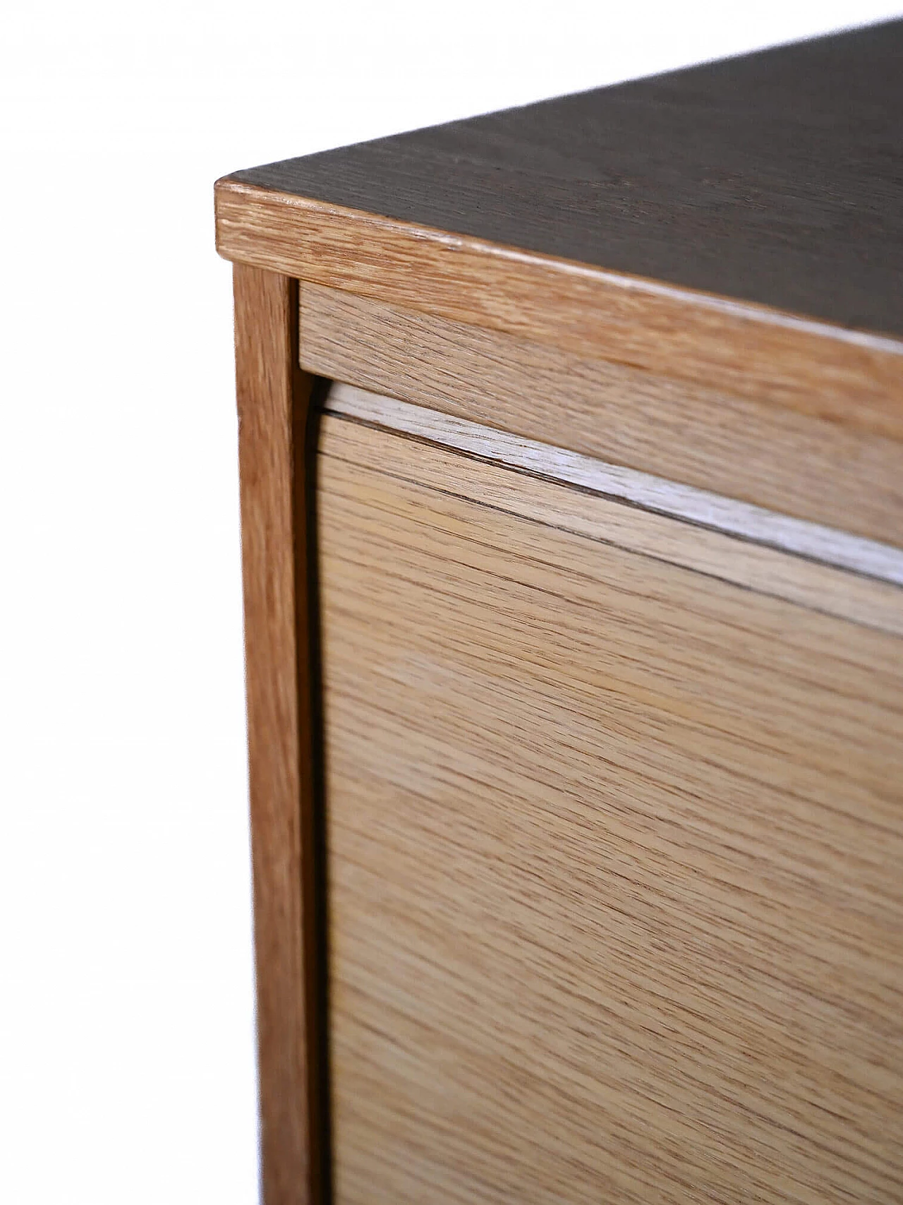 Mobiletto in rovere con serrandina, anni '60 7