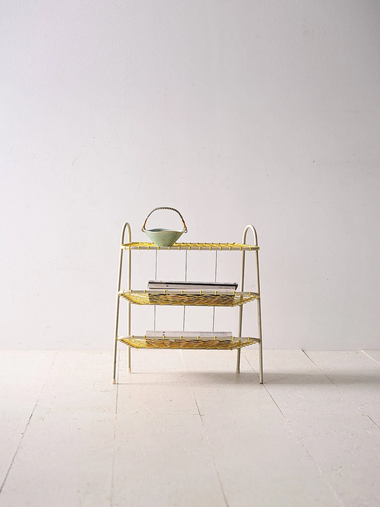 Magazine rack in metal and yellow rubber, 1960s 4