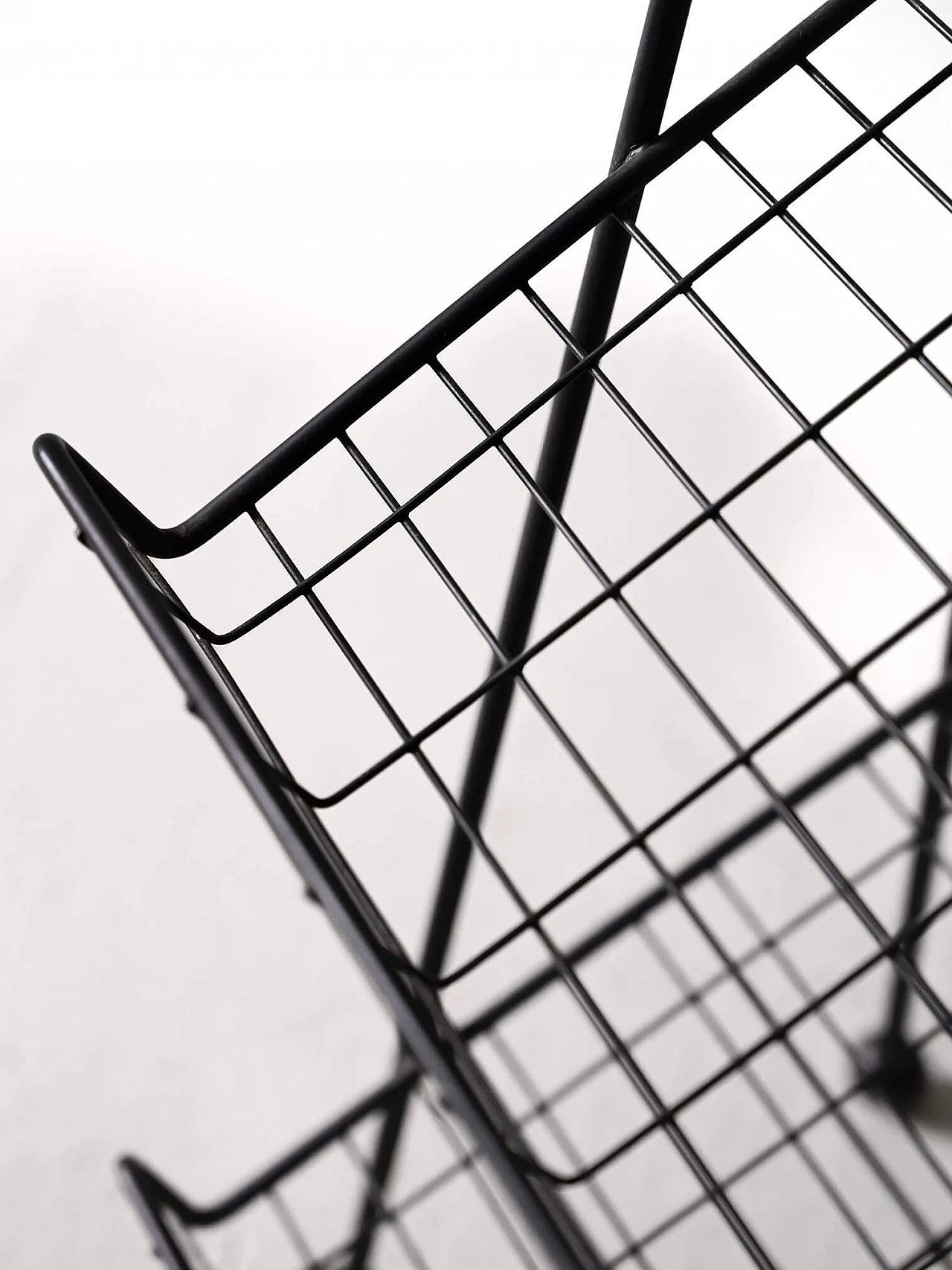 Metal Frame Magazine Rack Magazine rack with black metal frame, 1960s | intOndo