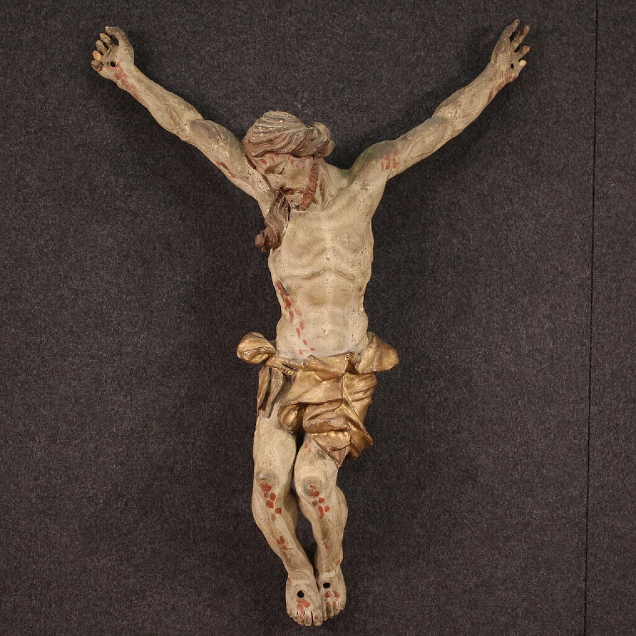 Cristo crocifisso, scultura in legno policromo e dorato, prima metà del '700 1