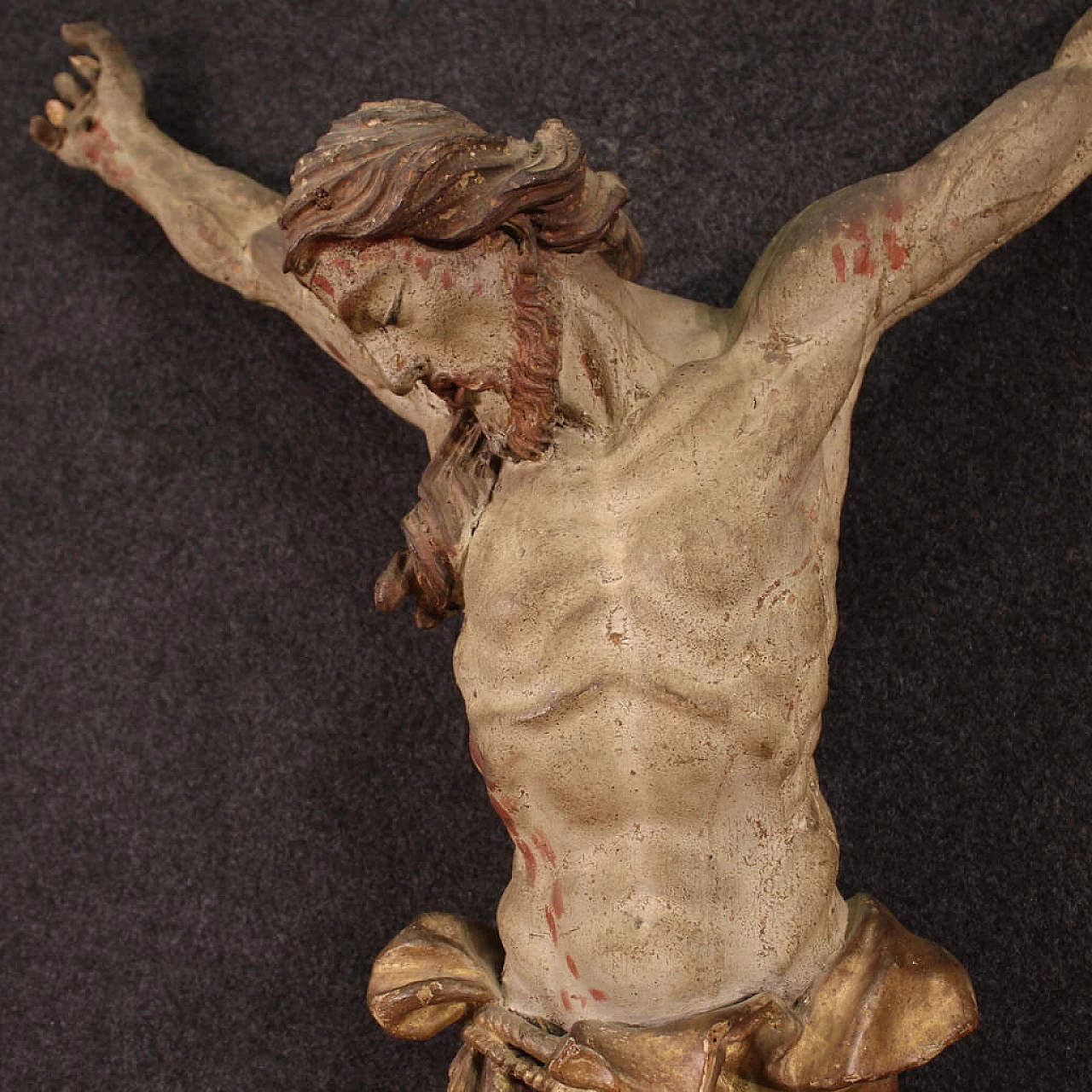 Cristo crocifisso, scultura in legno policromo e dorato, prima metà del '700 9