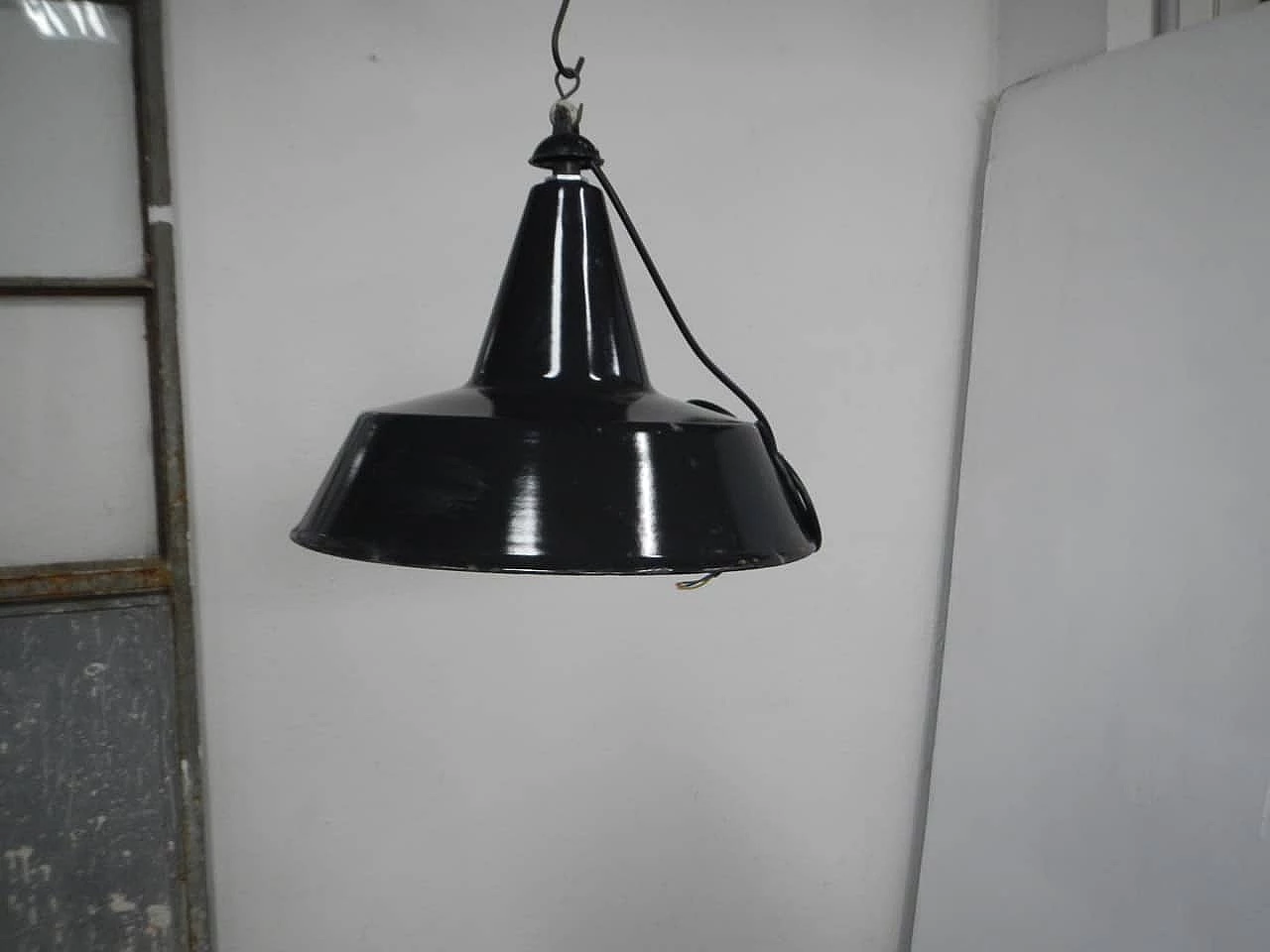 Industrial black and white metal hanging lamp, 1950s 1