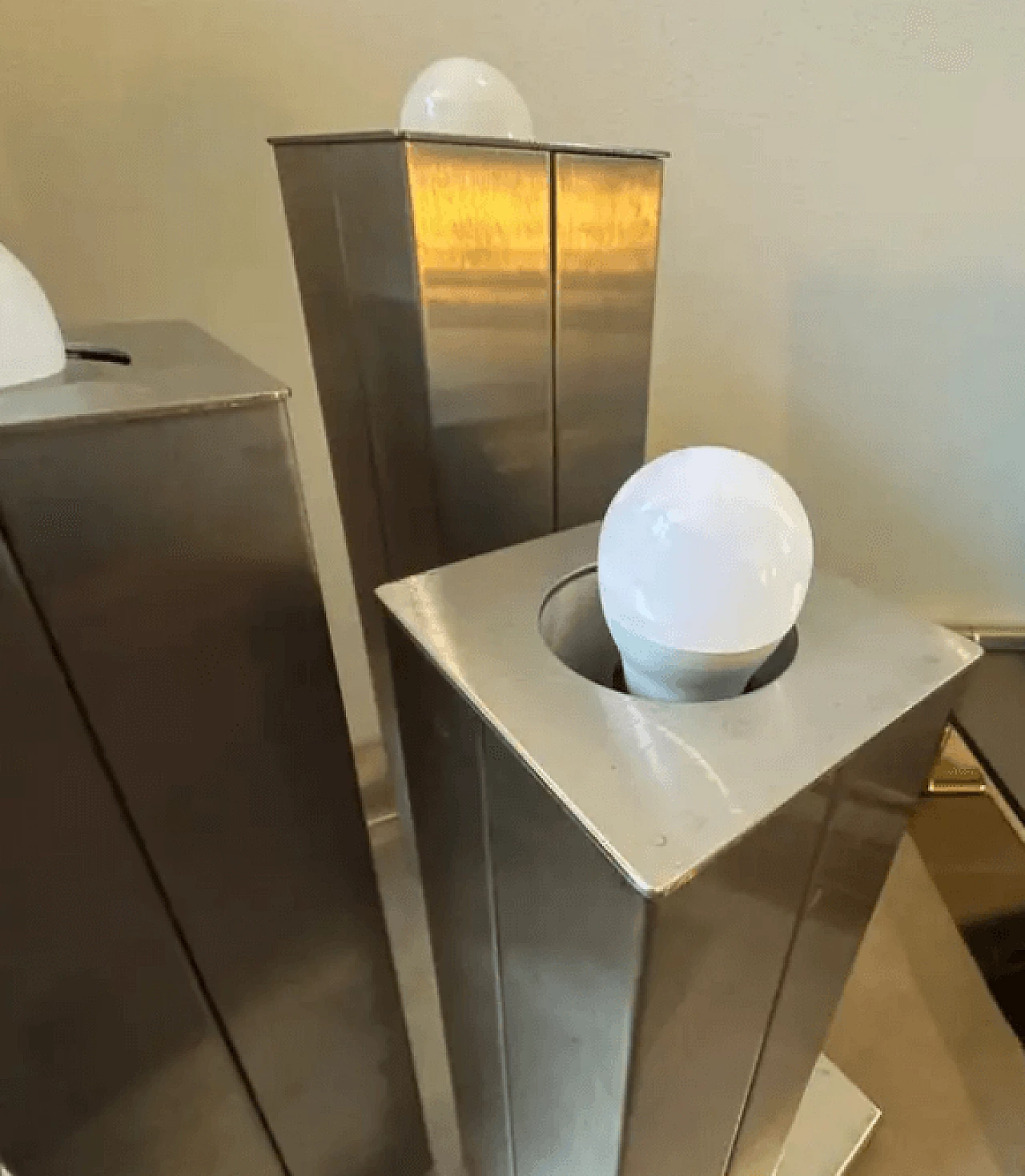 Chrome-plated metal square table lamp, 1970s 7