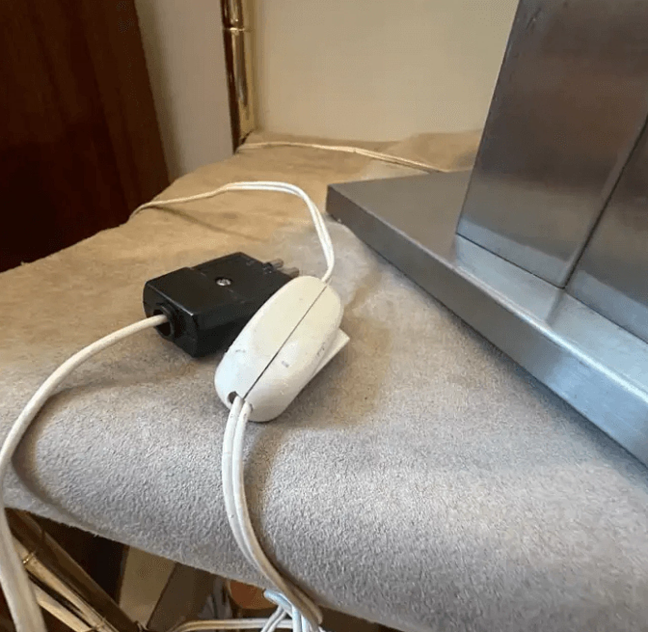 Chrome-plated metal square table lamp, 1970s 10