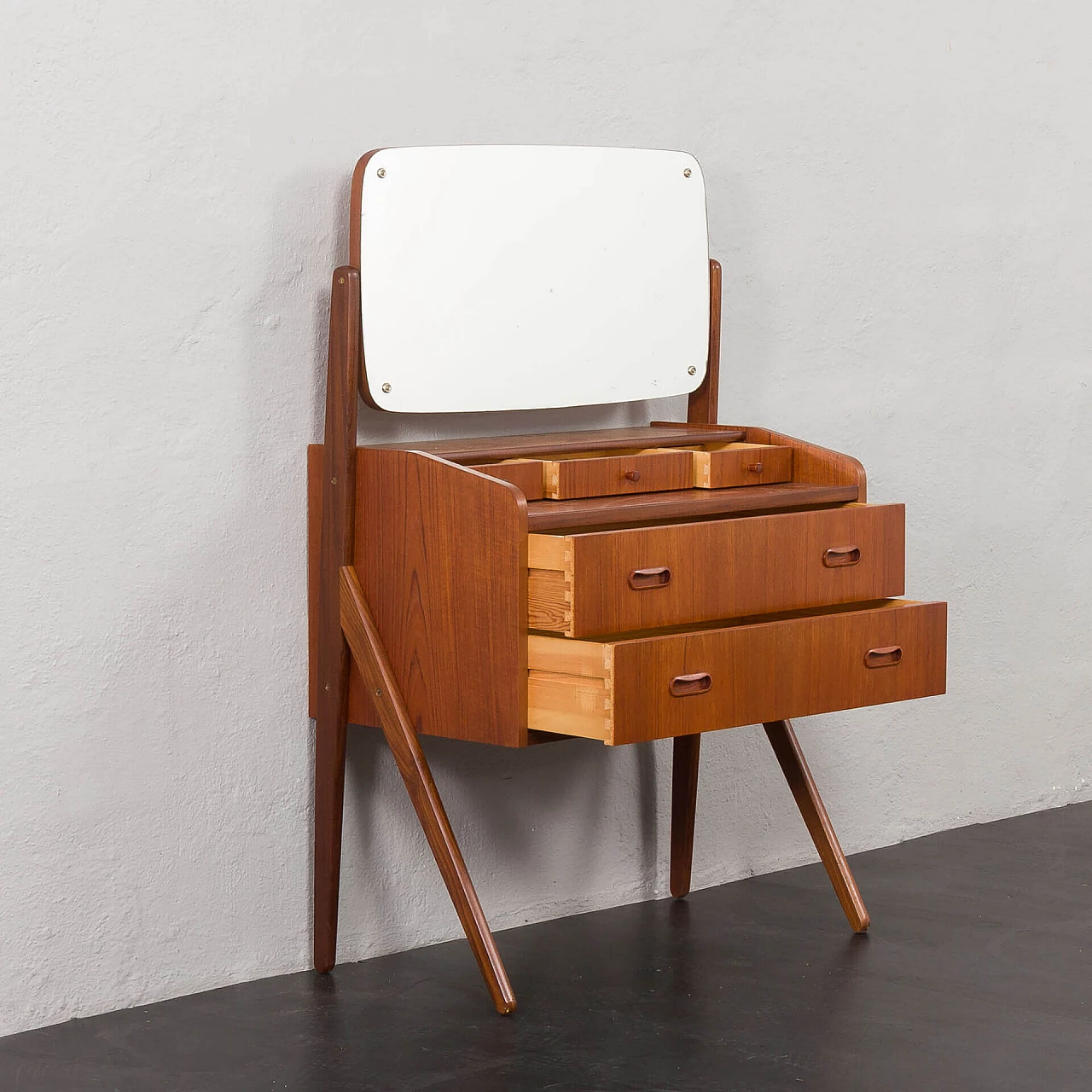 Danish Y-shaped dresser in the Sigfried Omann style with mirrors, 1960s 4