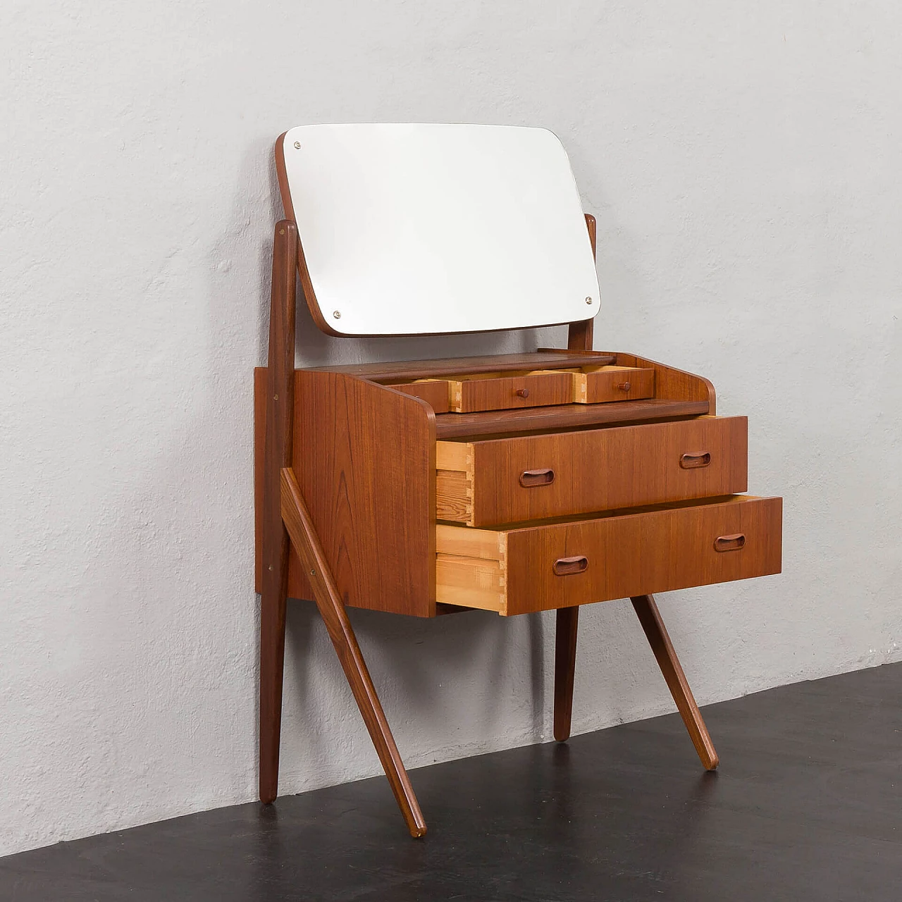 Danish Y-shaped dresser in the Sigfried Omann style with mirrors, 1960s 5