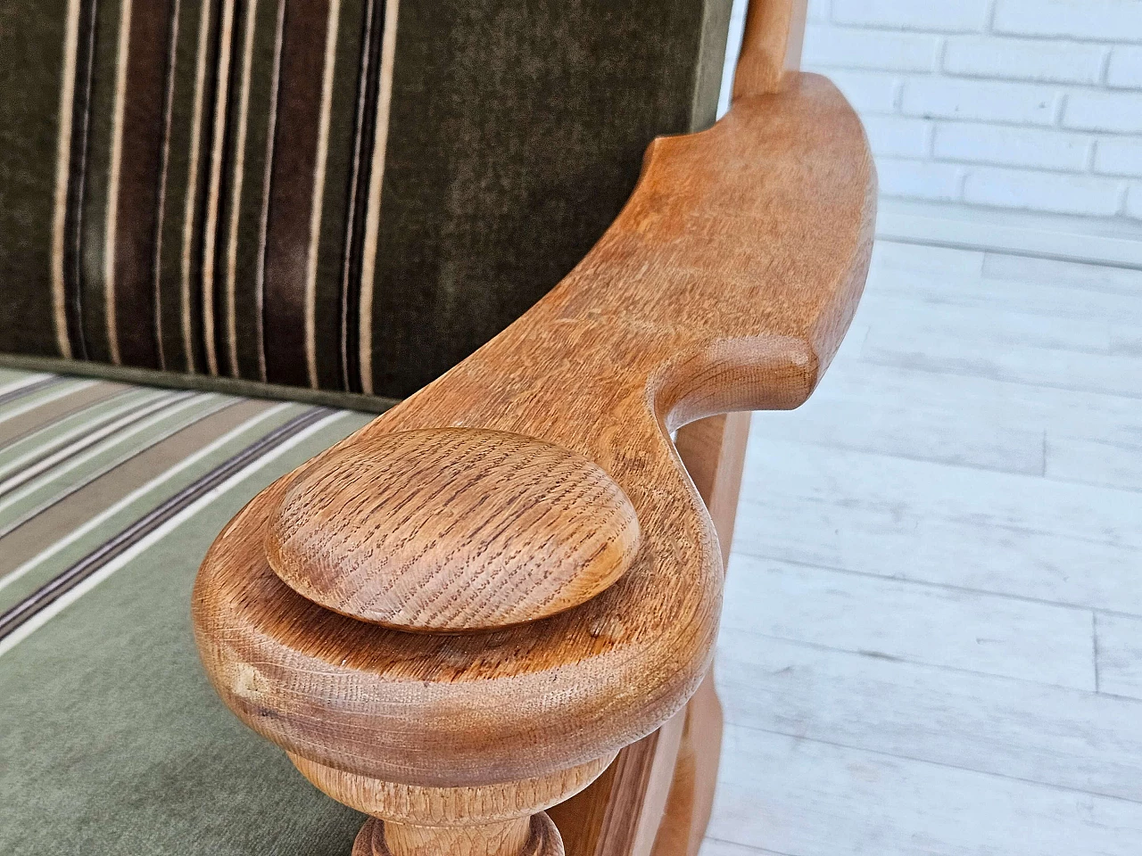 Danish three-seater velvet and oak sofa, 1970s 4