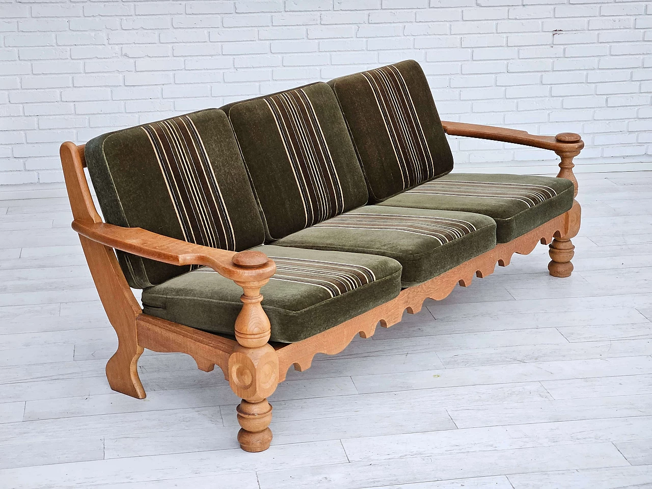 Danish three-seater velvet and oak sofa, 1970s 7