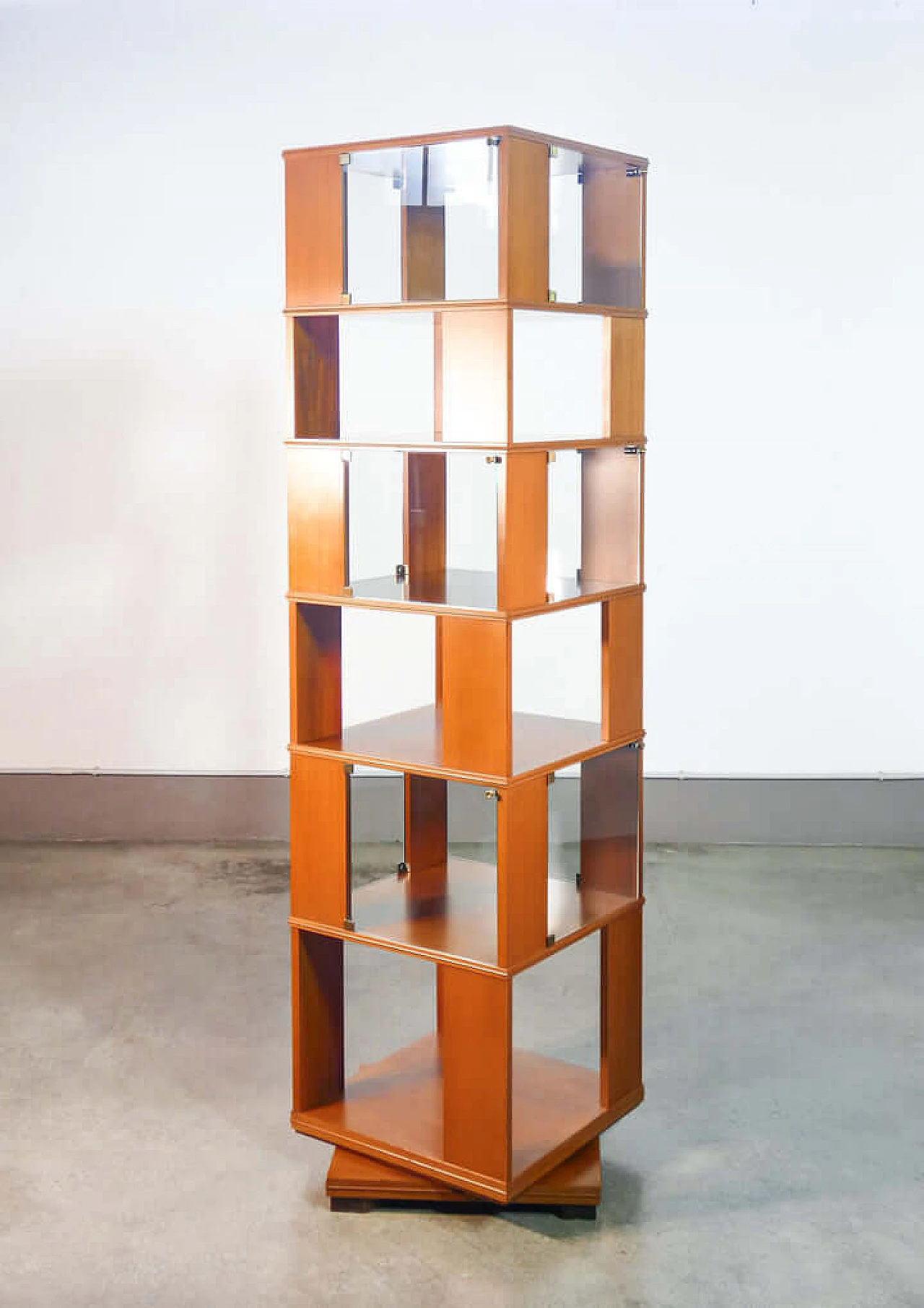 Veneered wood and glass revolving bookcase, 1960s 2