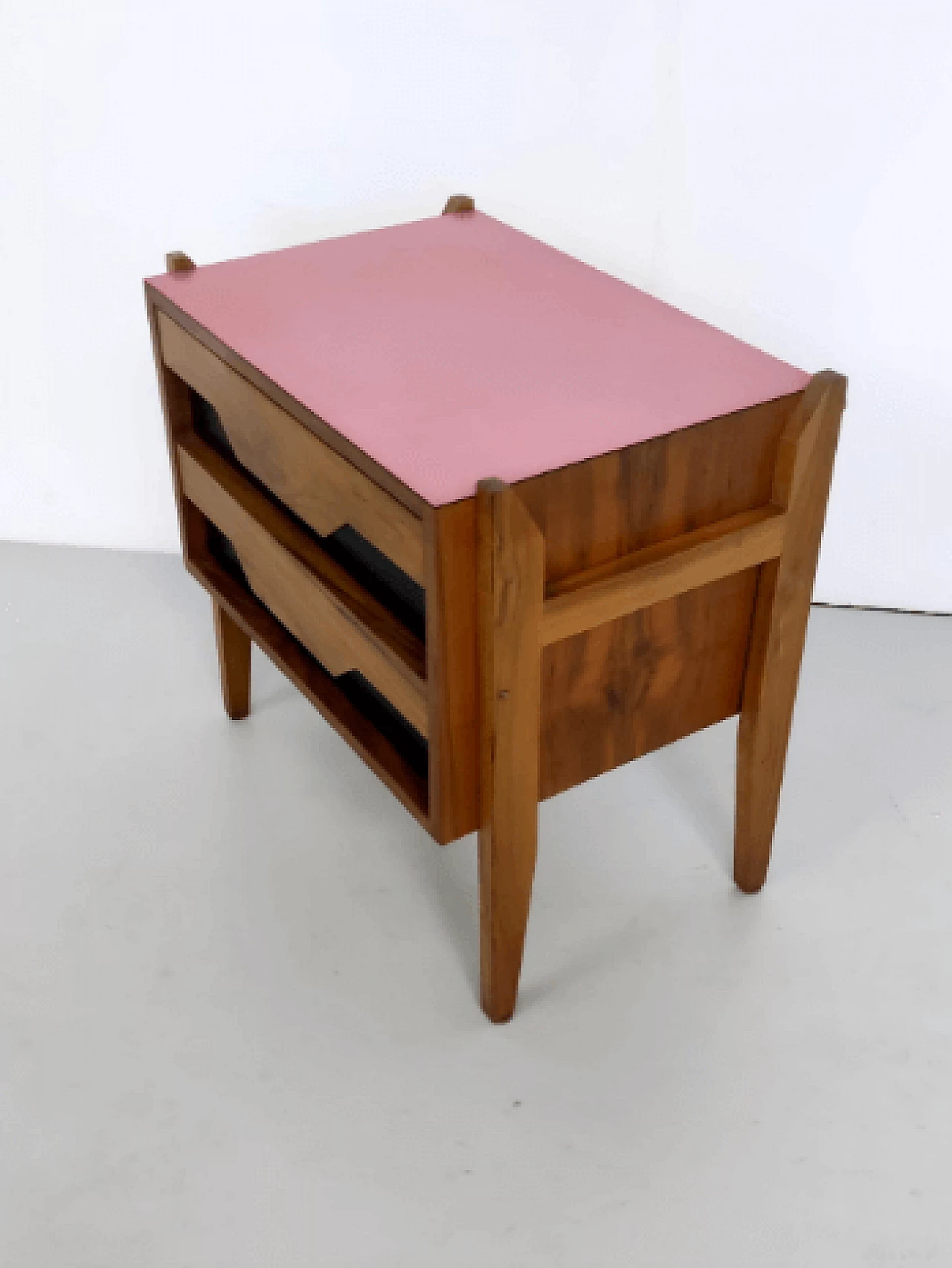 Comodino in noce con piano in formica rosa di Ico Parisi, anni '60 6