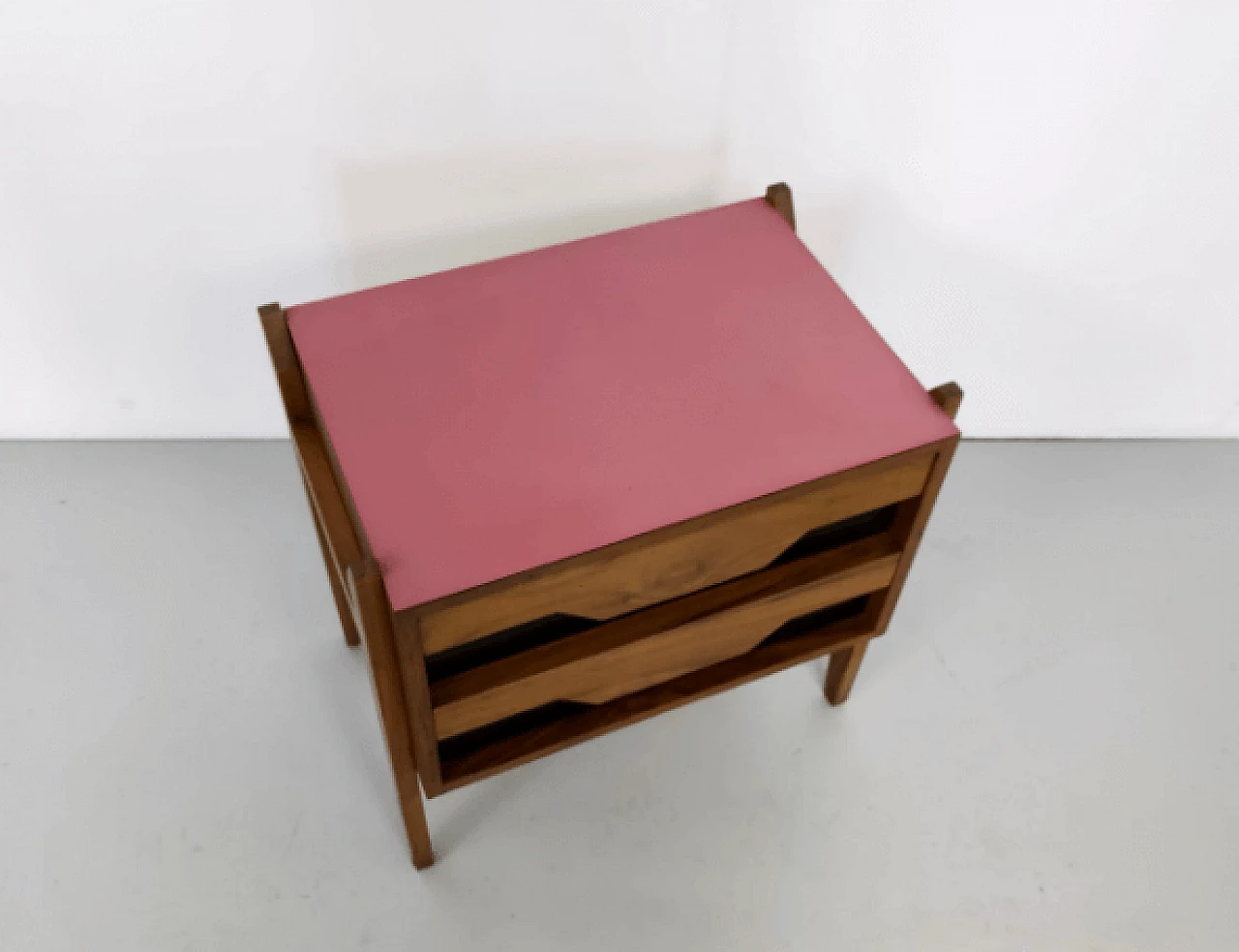 Comodino in noce con piano in formica rosa di Ico Parisi, anni '60 8