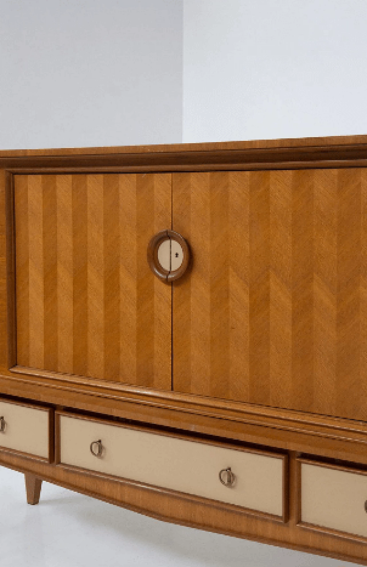 Credenza in legno, pelle e ottone attribuita a Maxime Old, anni '50 3