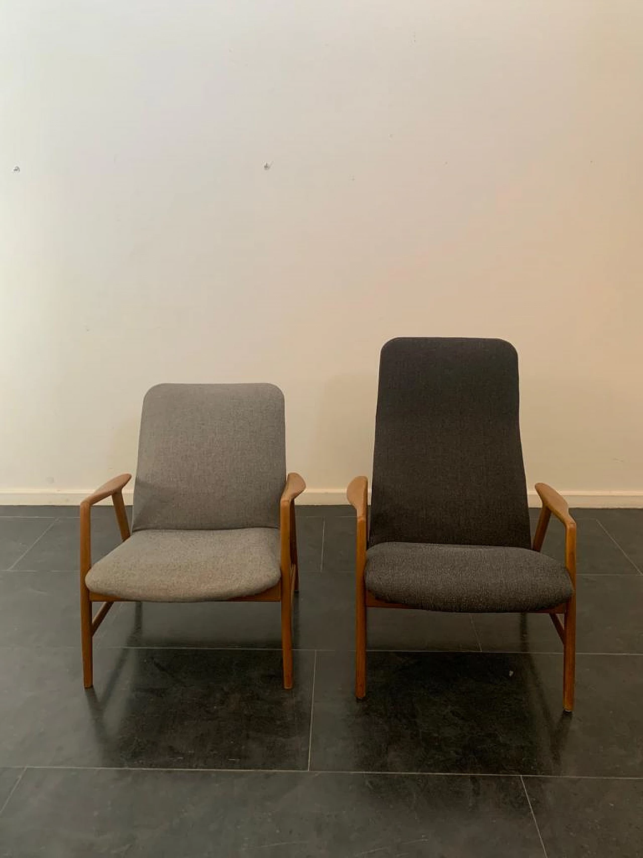 Pair of beech armchairs by Pizzetti, 1960s 4