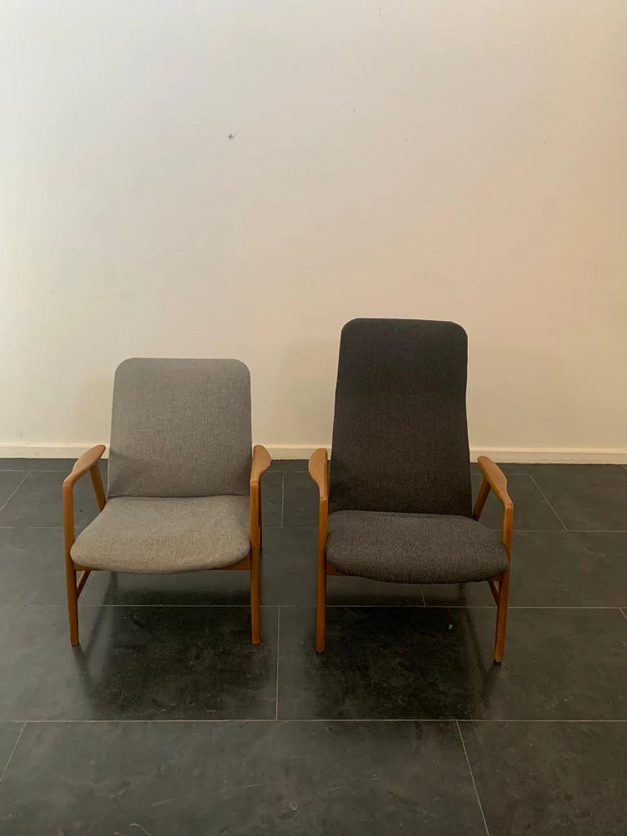 Pair of beech armchairs by Pizzetti, 1960s 6