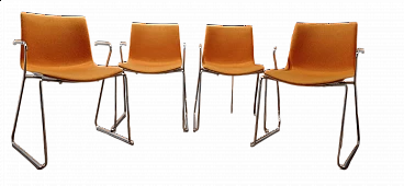 4 Sedia Catifa 46 con braccioli in tessuto Kvard arancio di Studio LAM per Arper