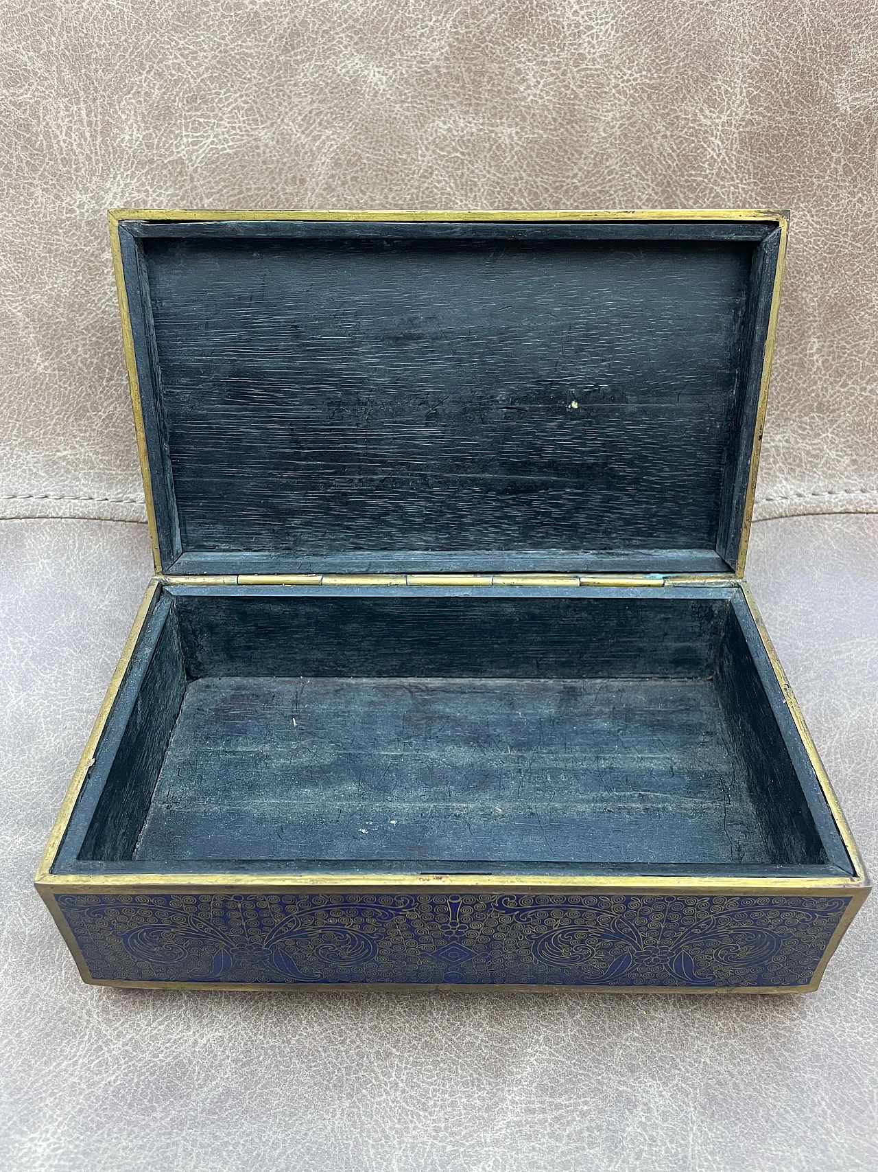 Chinese blue enameled and gilded metal casket, early 20th century 2
