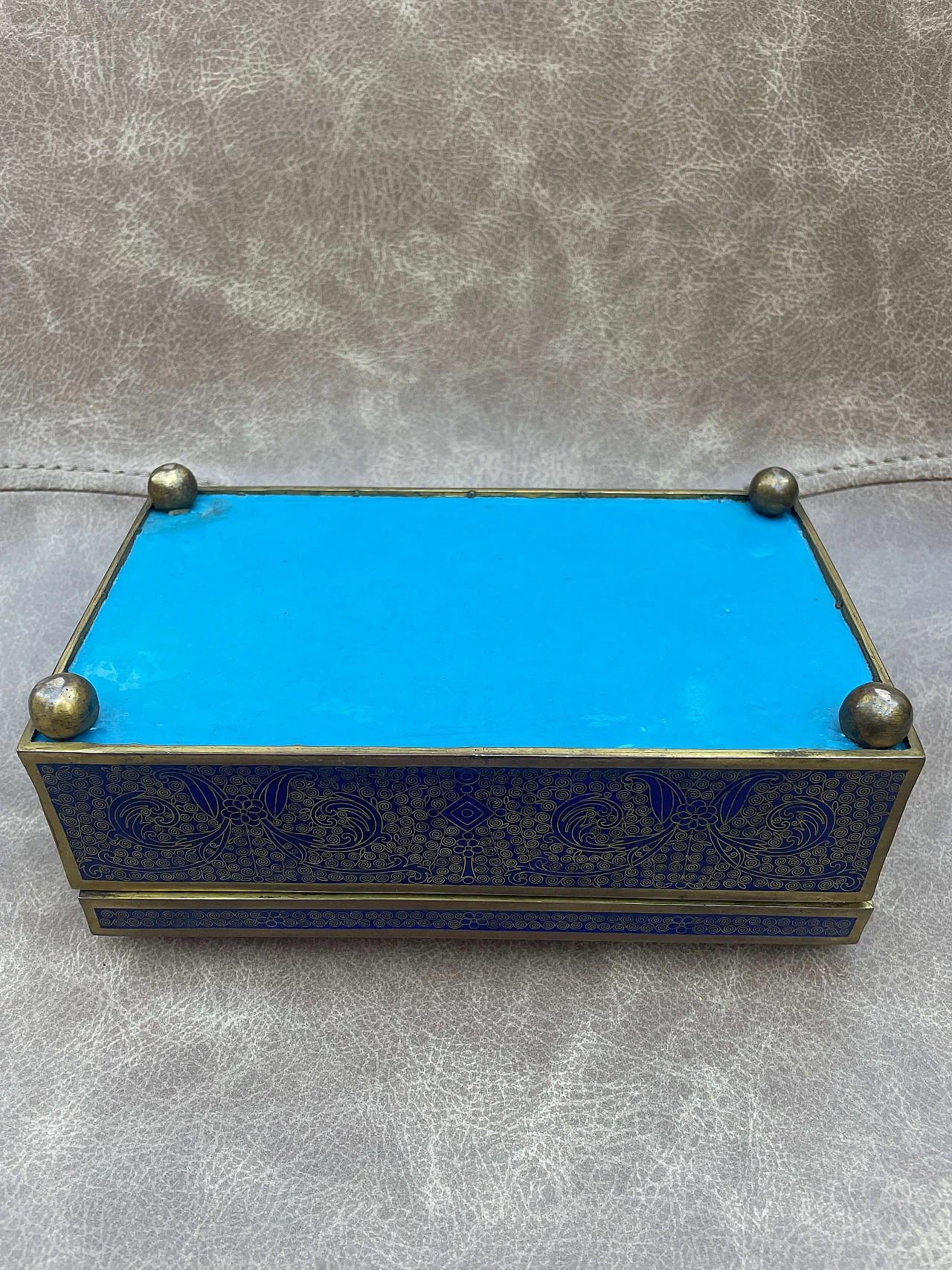 Cofanetto cinese in metallo smaltato blu e dorato, inizio '900 4