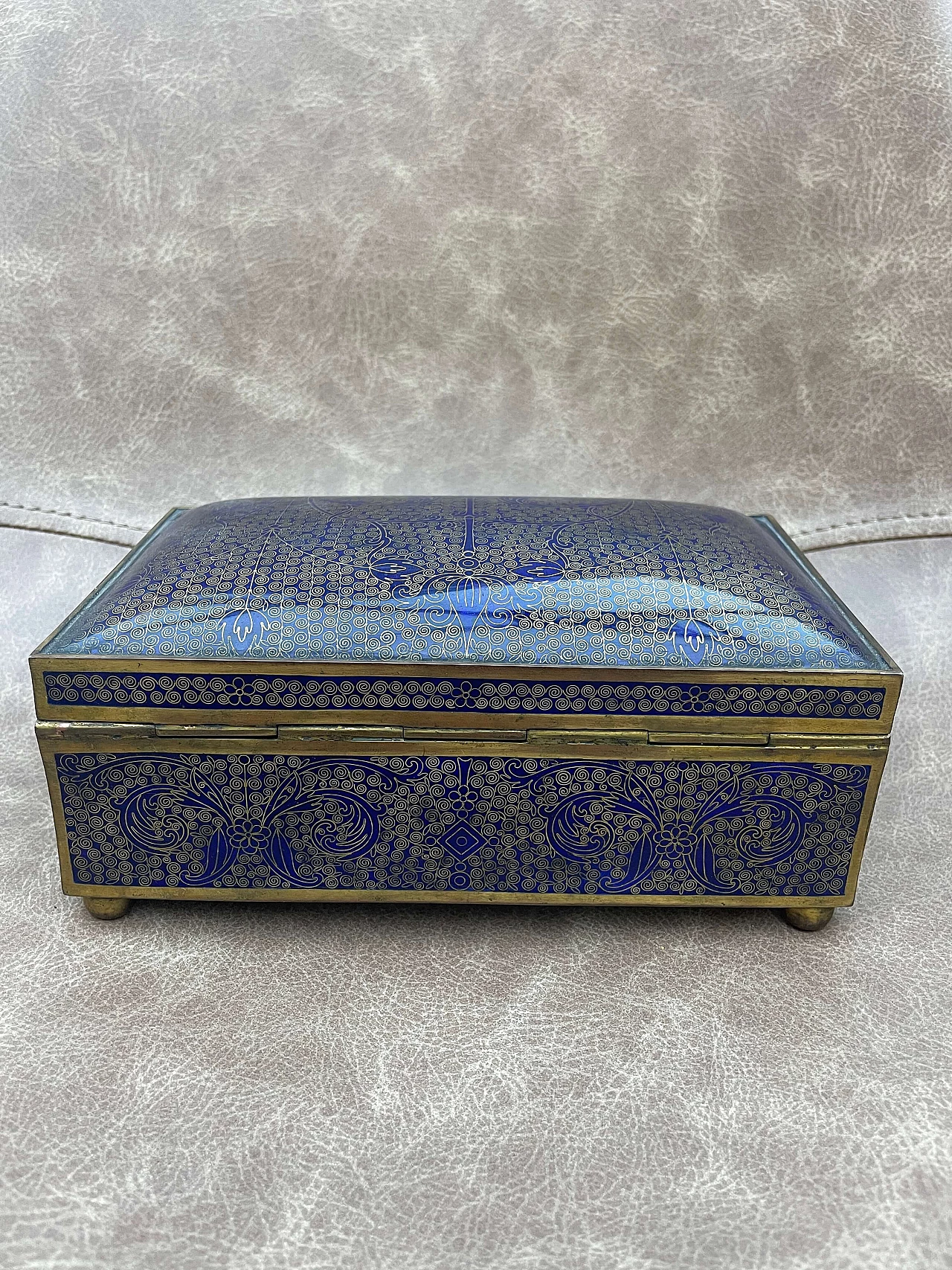 Chinese blue enameled and gilded metal casket, early 20th century 6