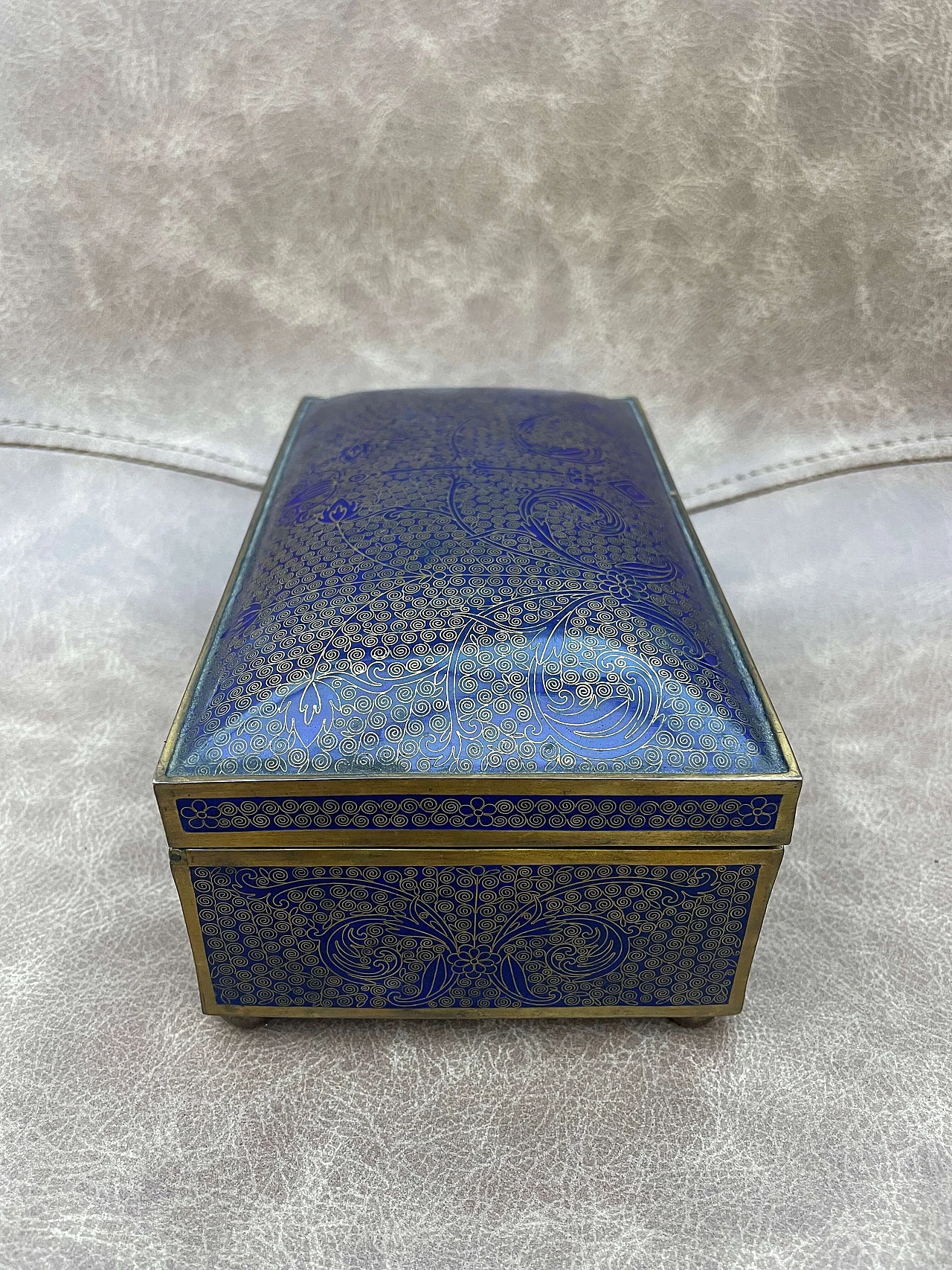 Cofanetto cinese in metallo smaltato blu e dorato, inizio '900 7